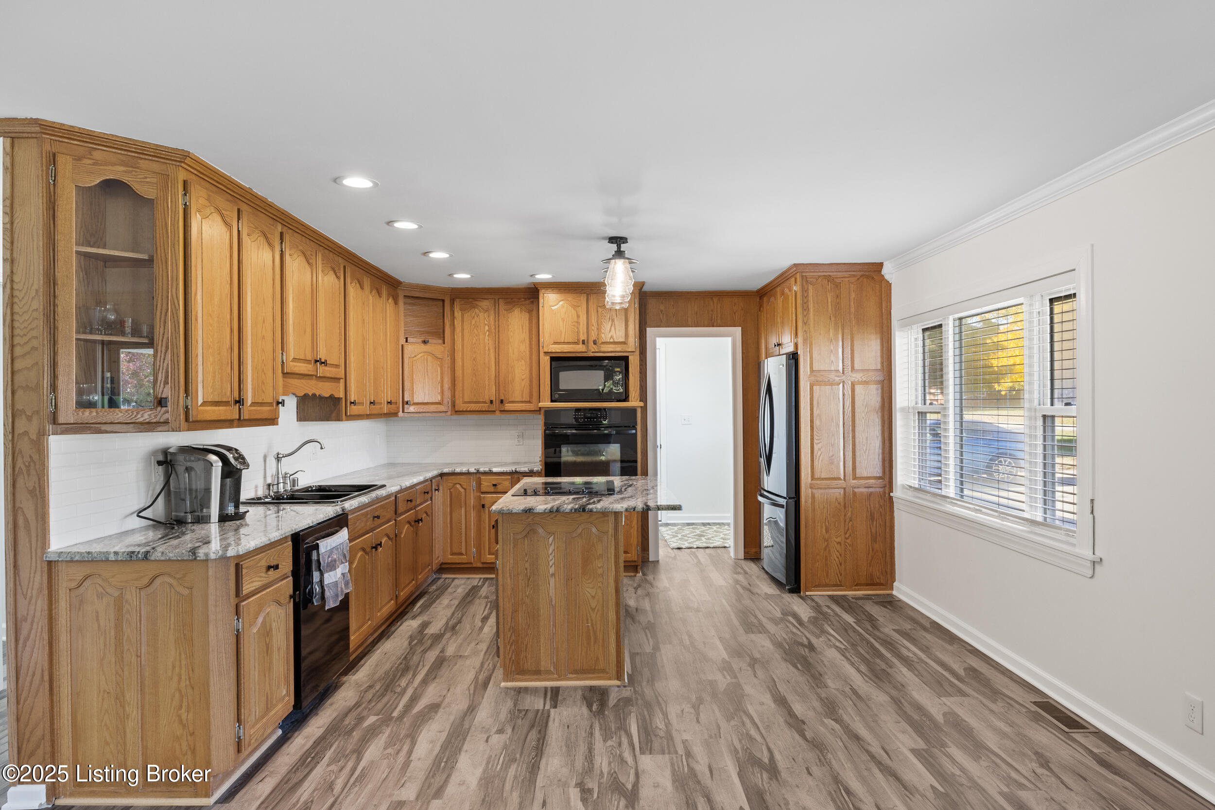 7408 Mayrow Dr