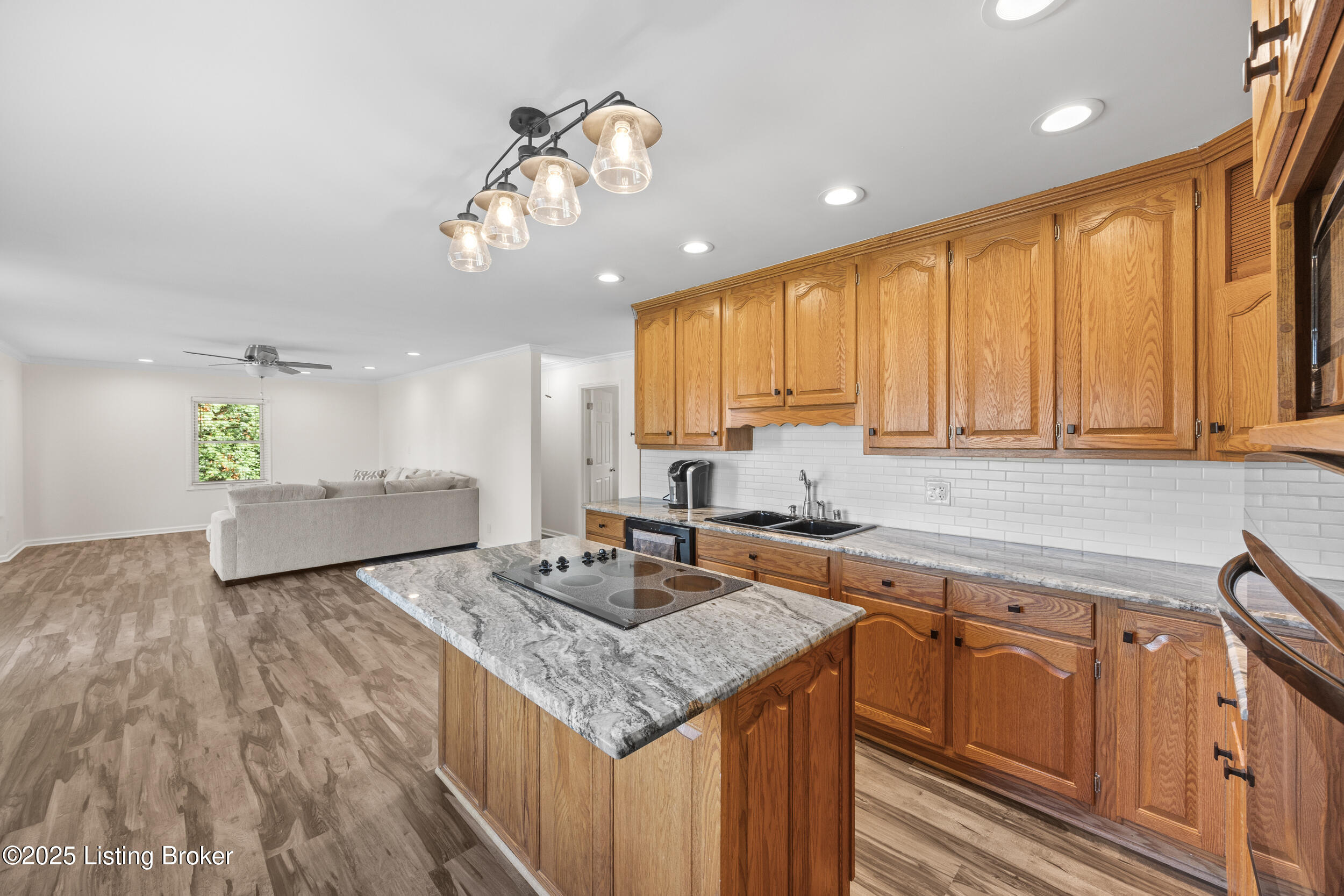 7408 Mayrow Dr
