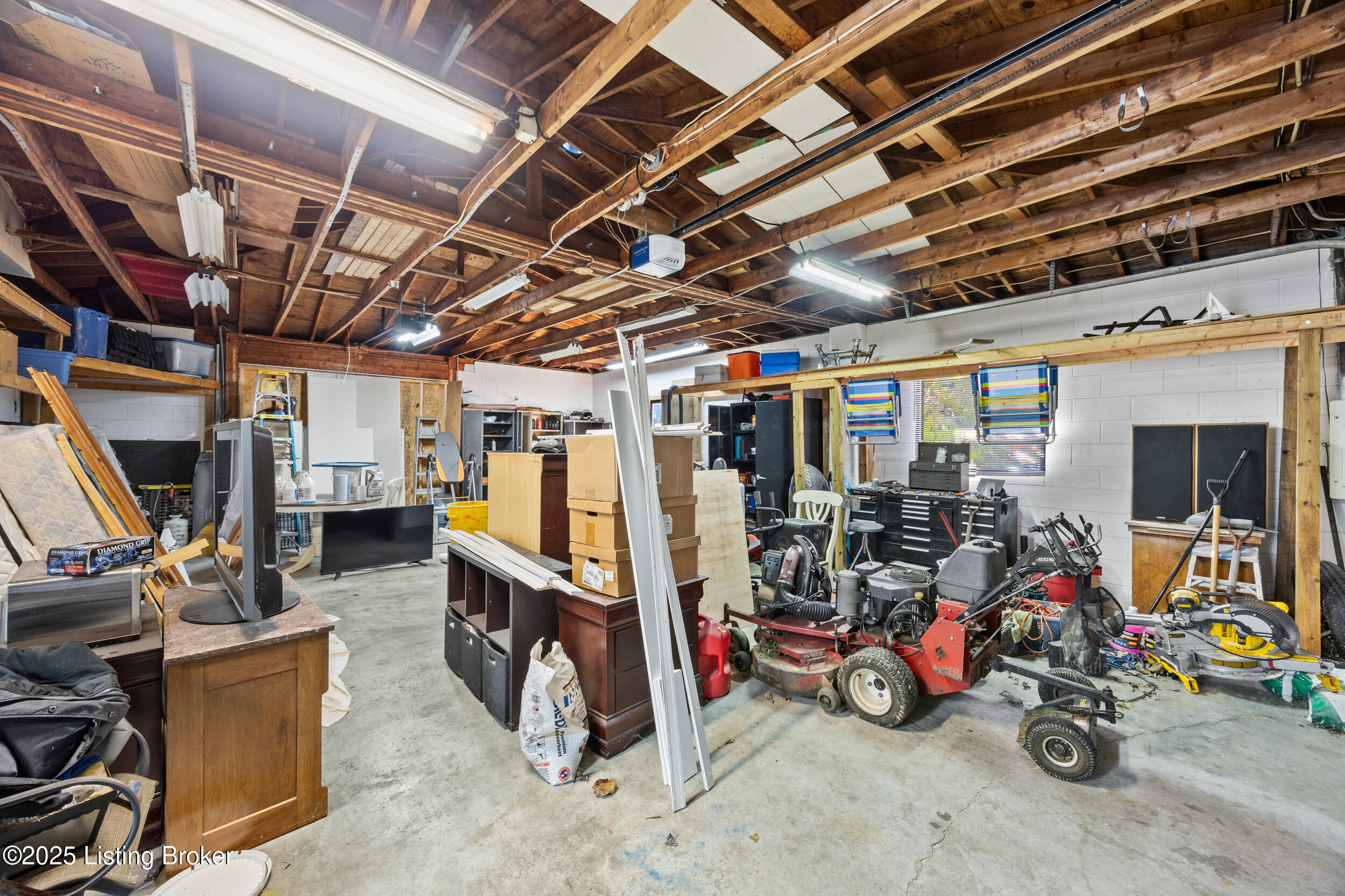 7408 Mayrow Dr