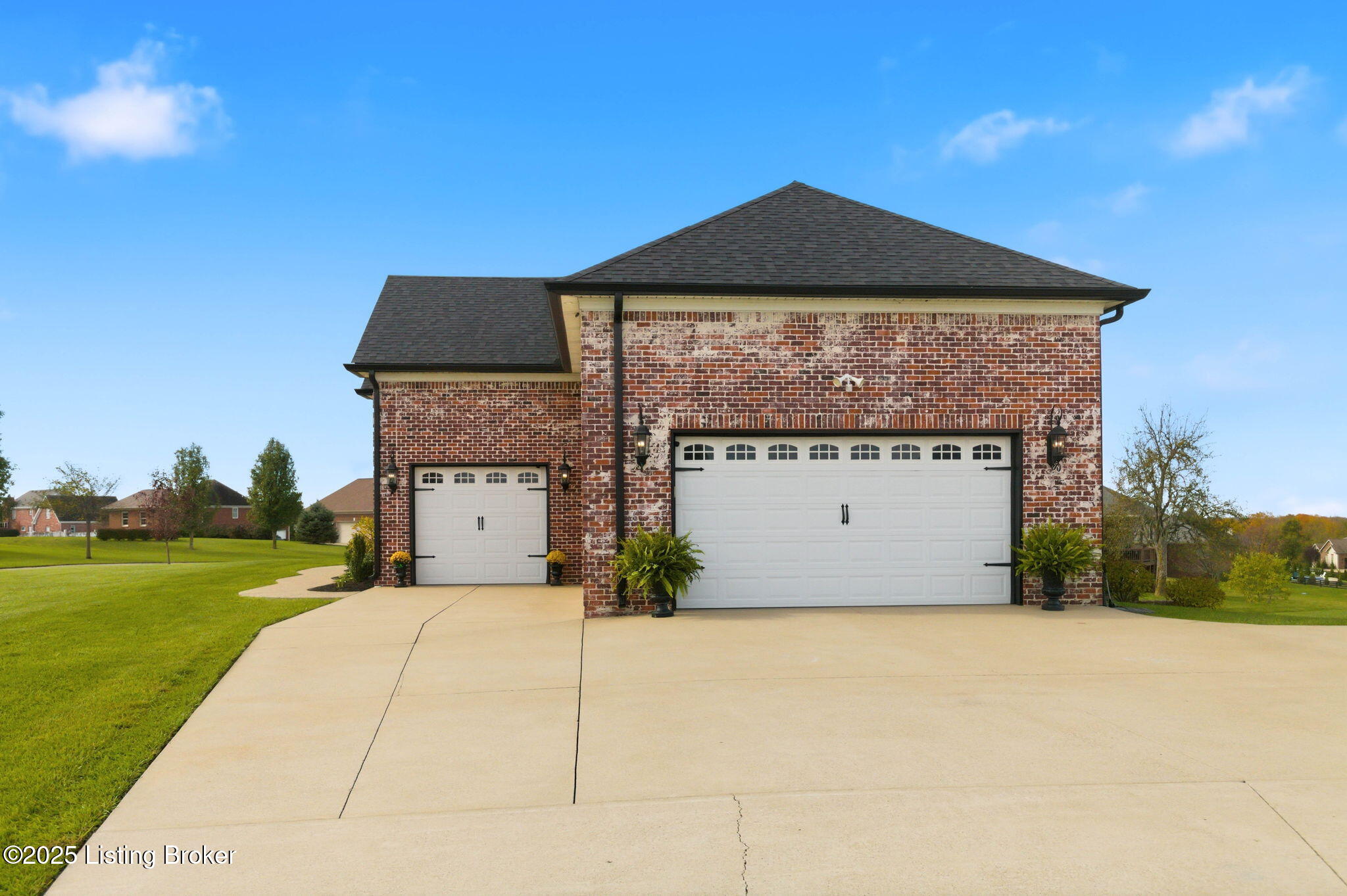 419 Nevin Ln