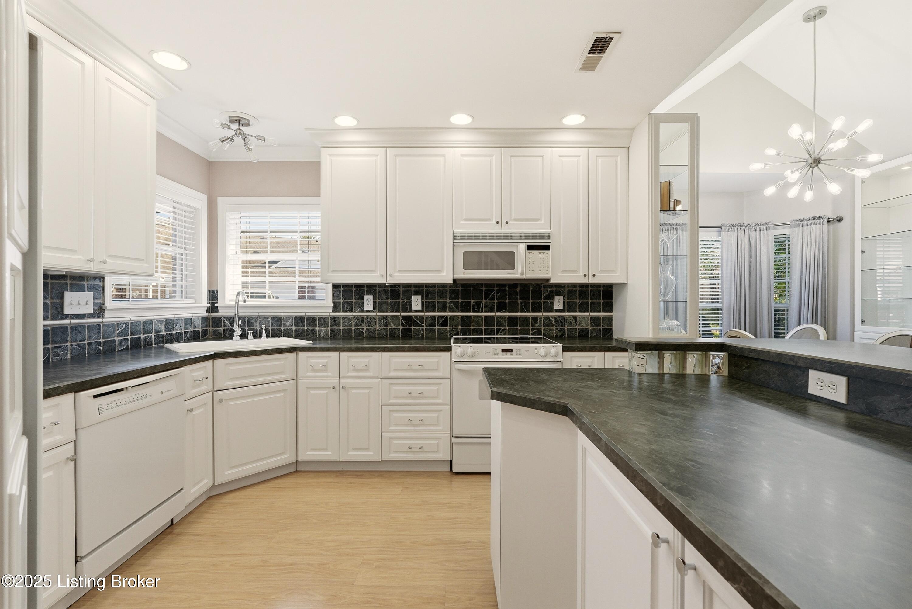 404 Eastgate Village Wynde
