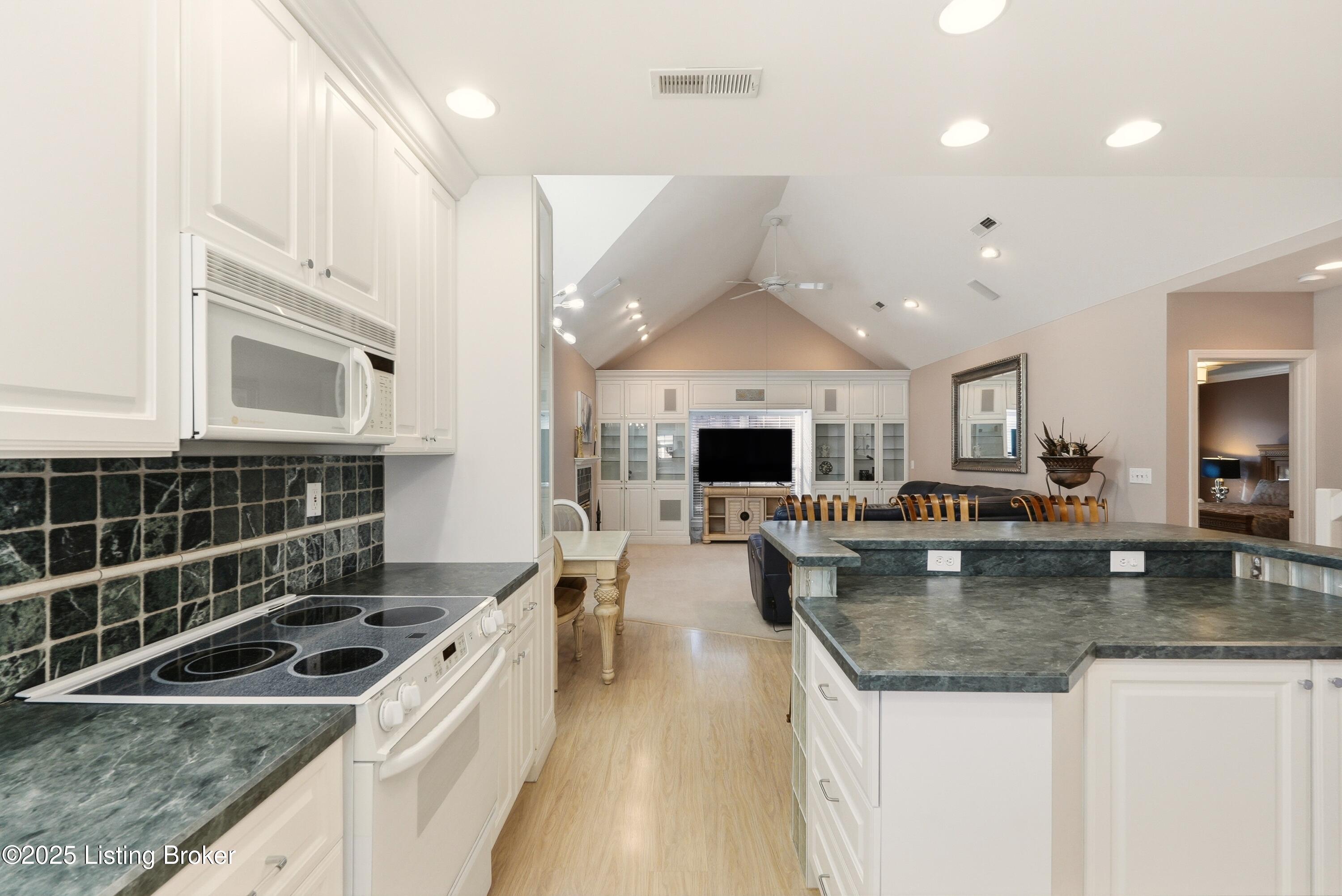 404 Eastgate Village Wynde