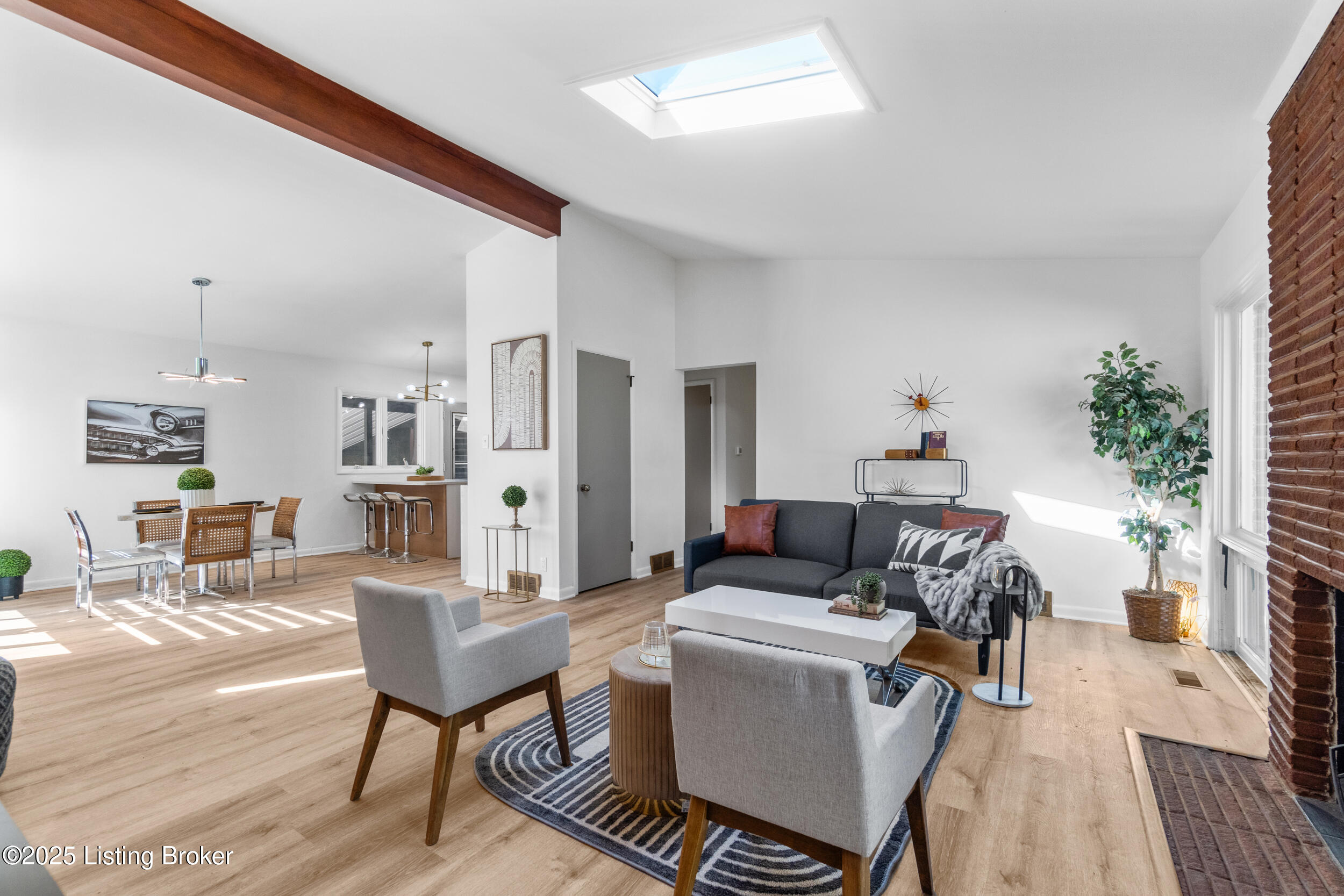 2855 Hikes Ln