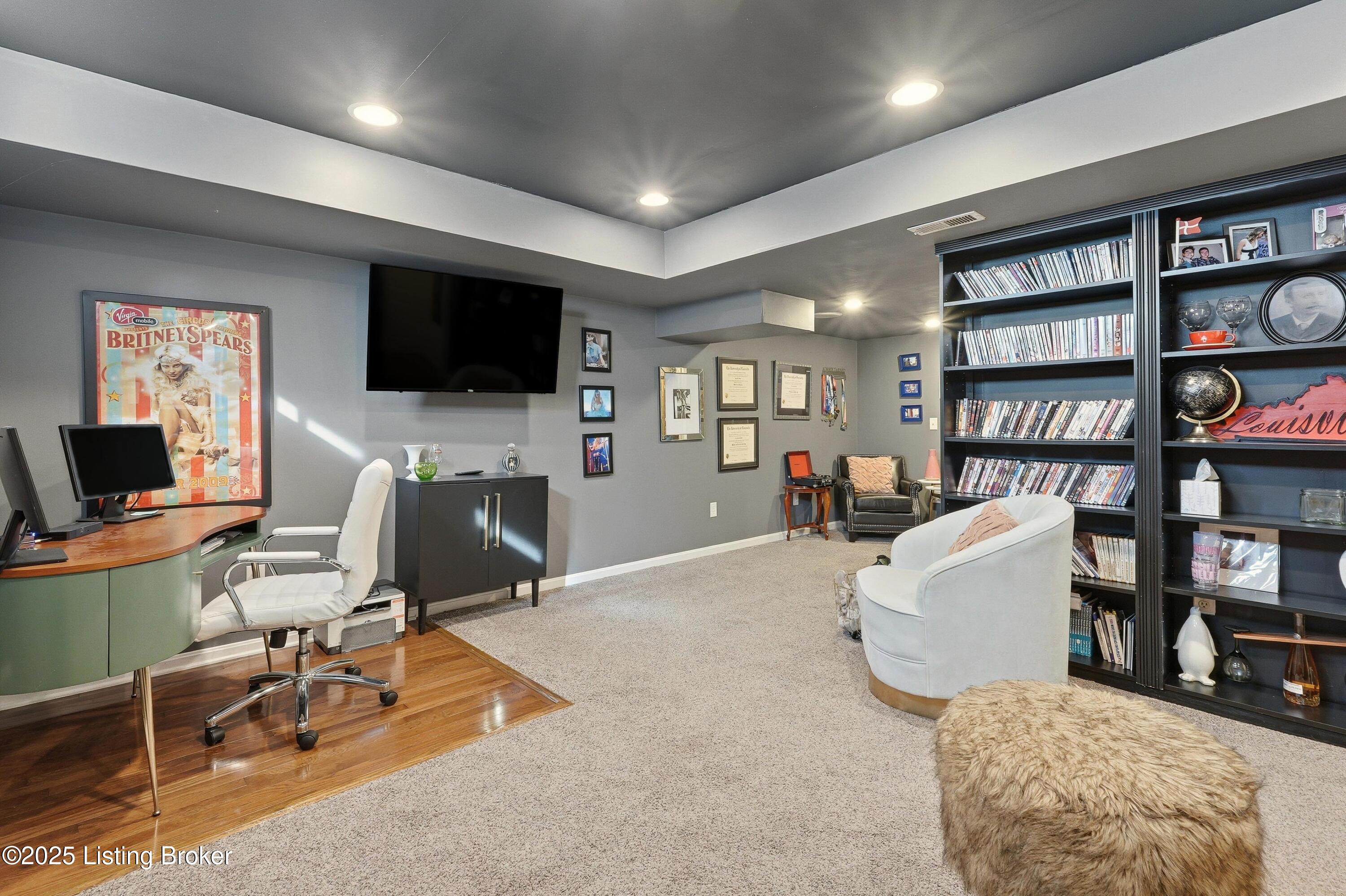 7000 Hollow Oaks Dr