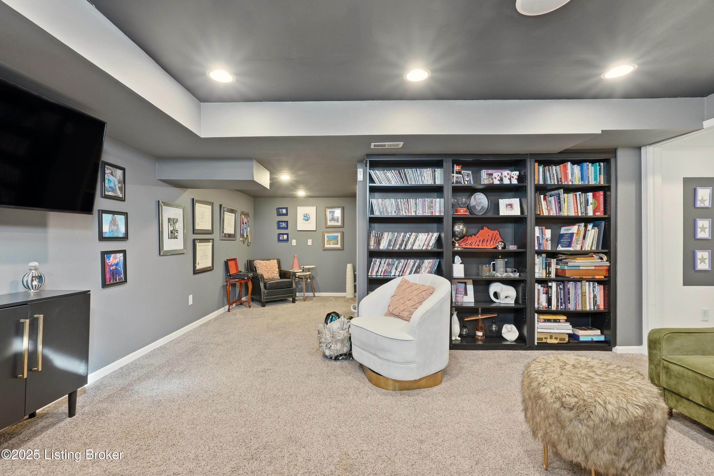 7000 Hollow Oaks Dr