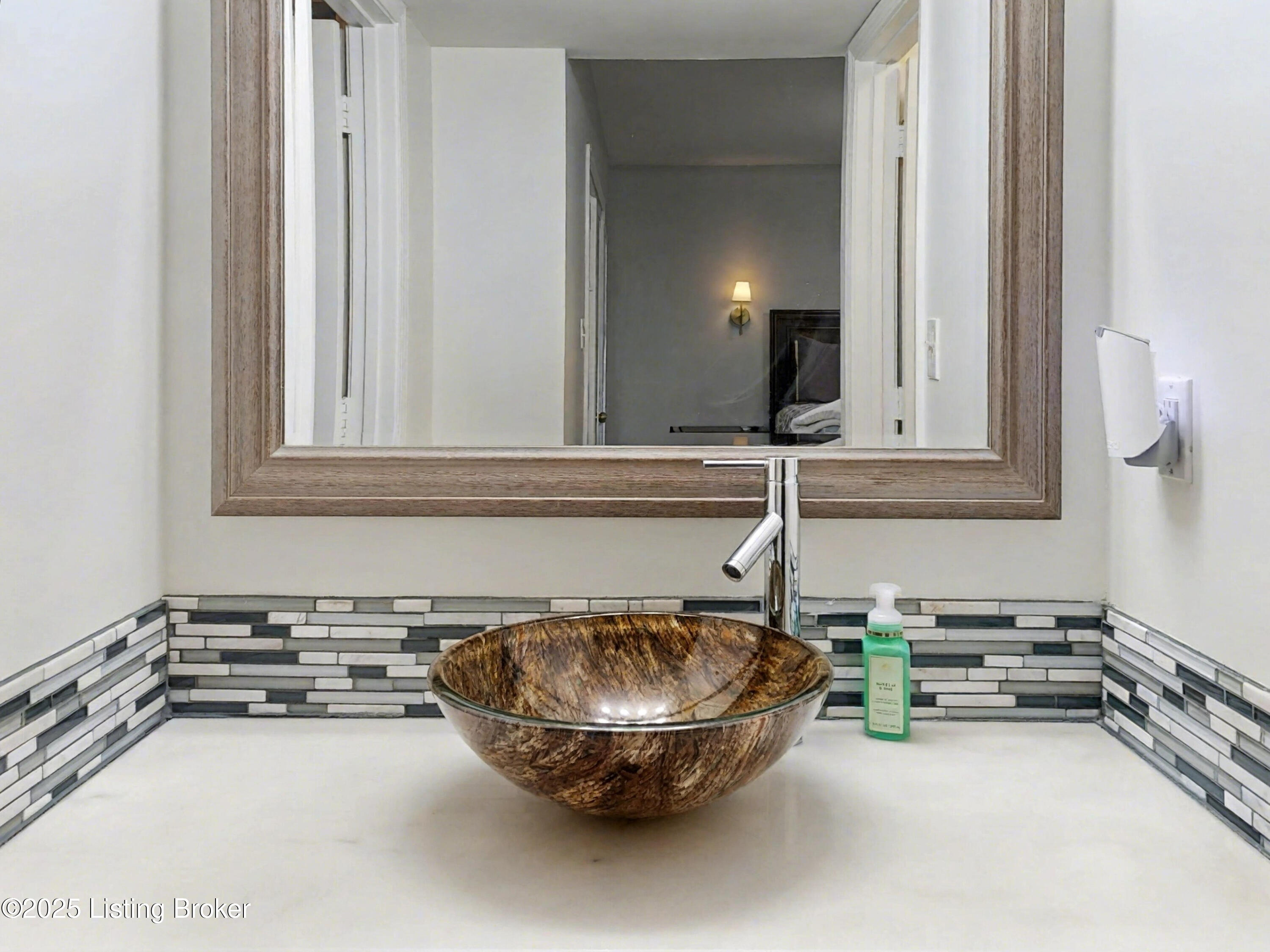 818 Washburn Ave APT 1-A