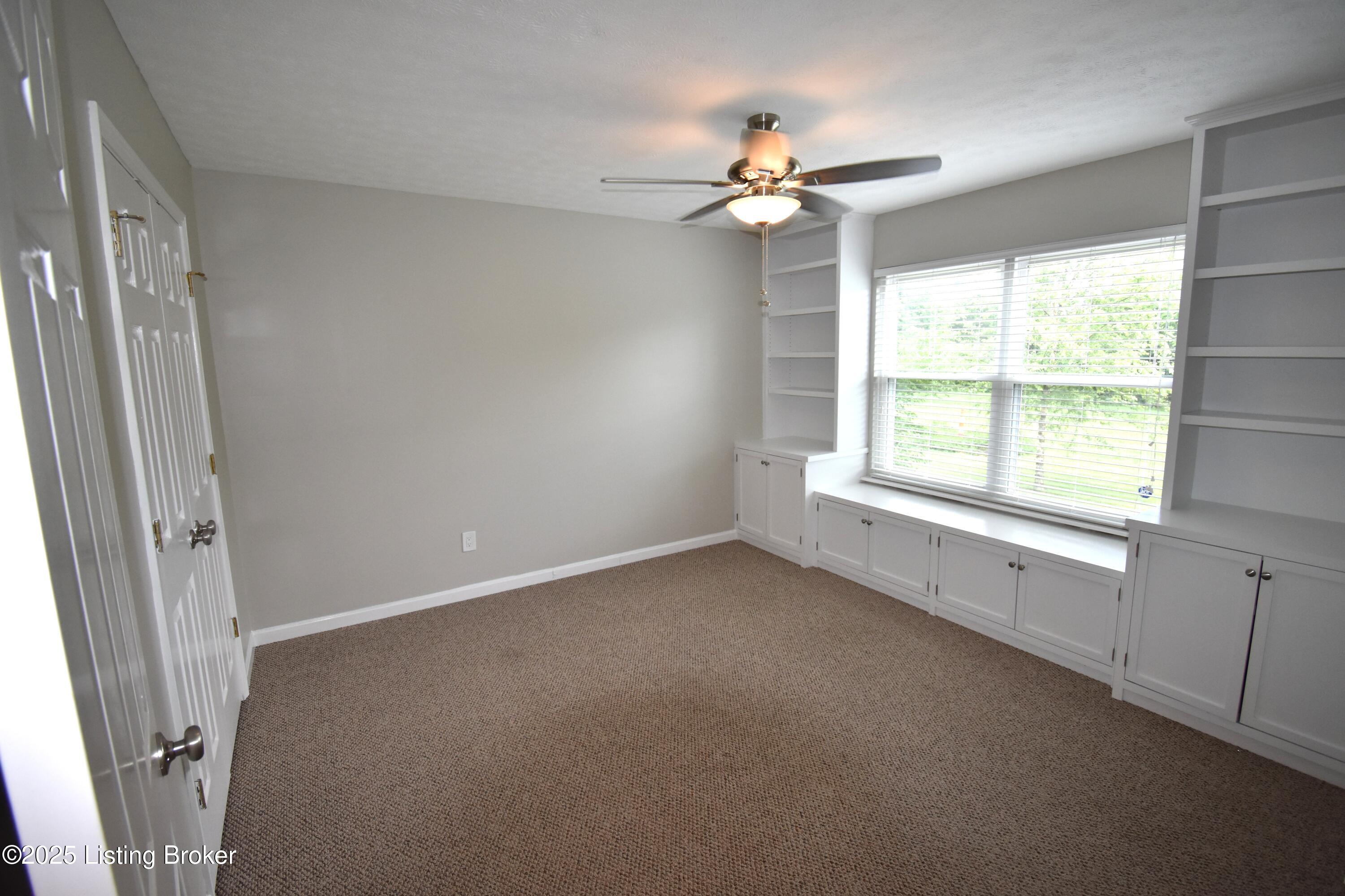 10407 Pinoak View Dr