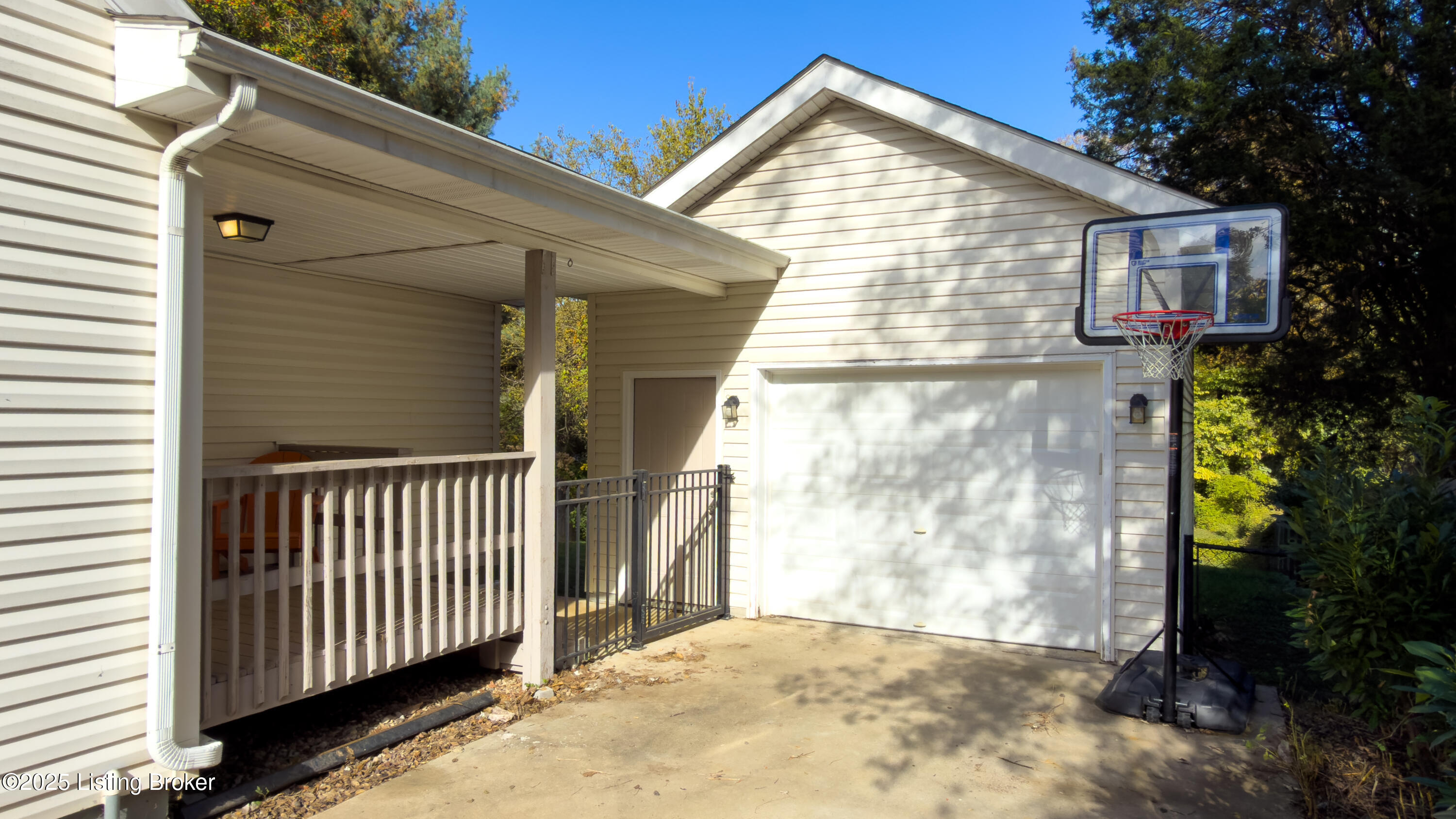 621 Country Club Rd