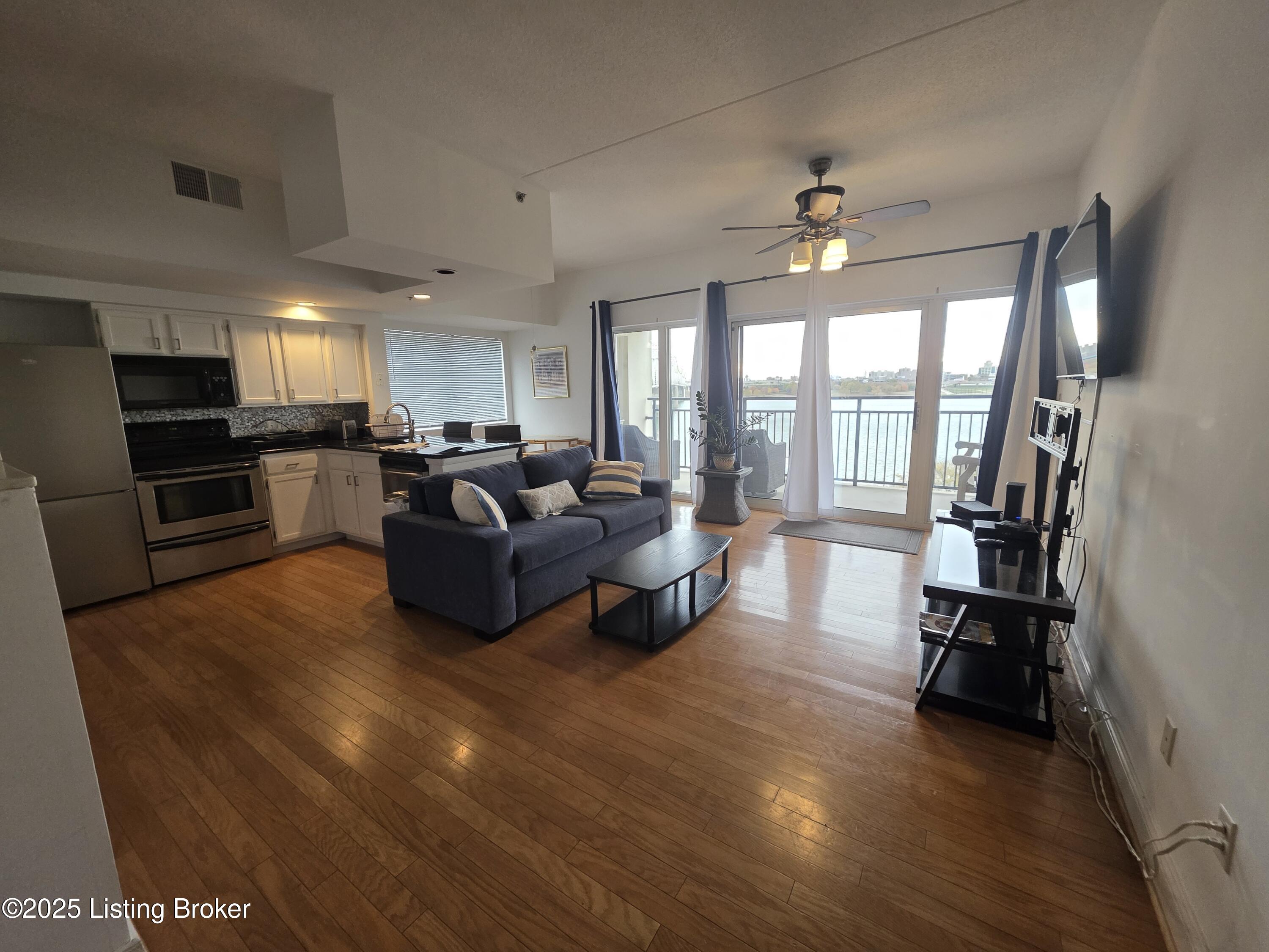 1 Riverpointe APT 521