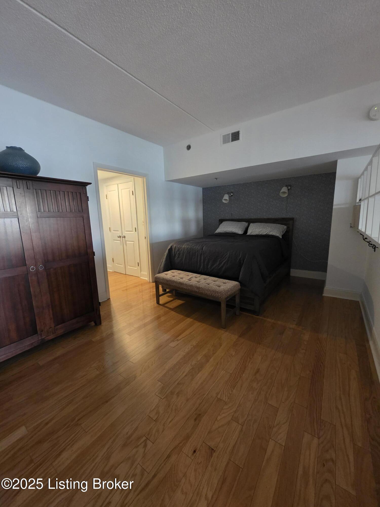 1 Riverpointe APT 521