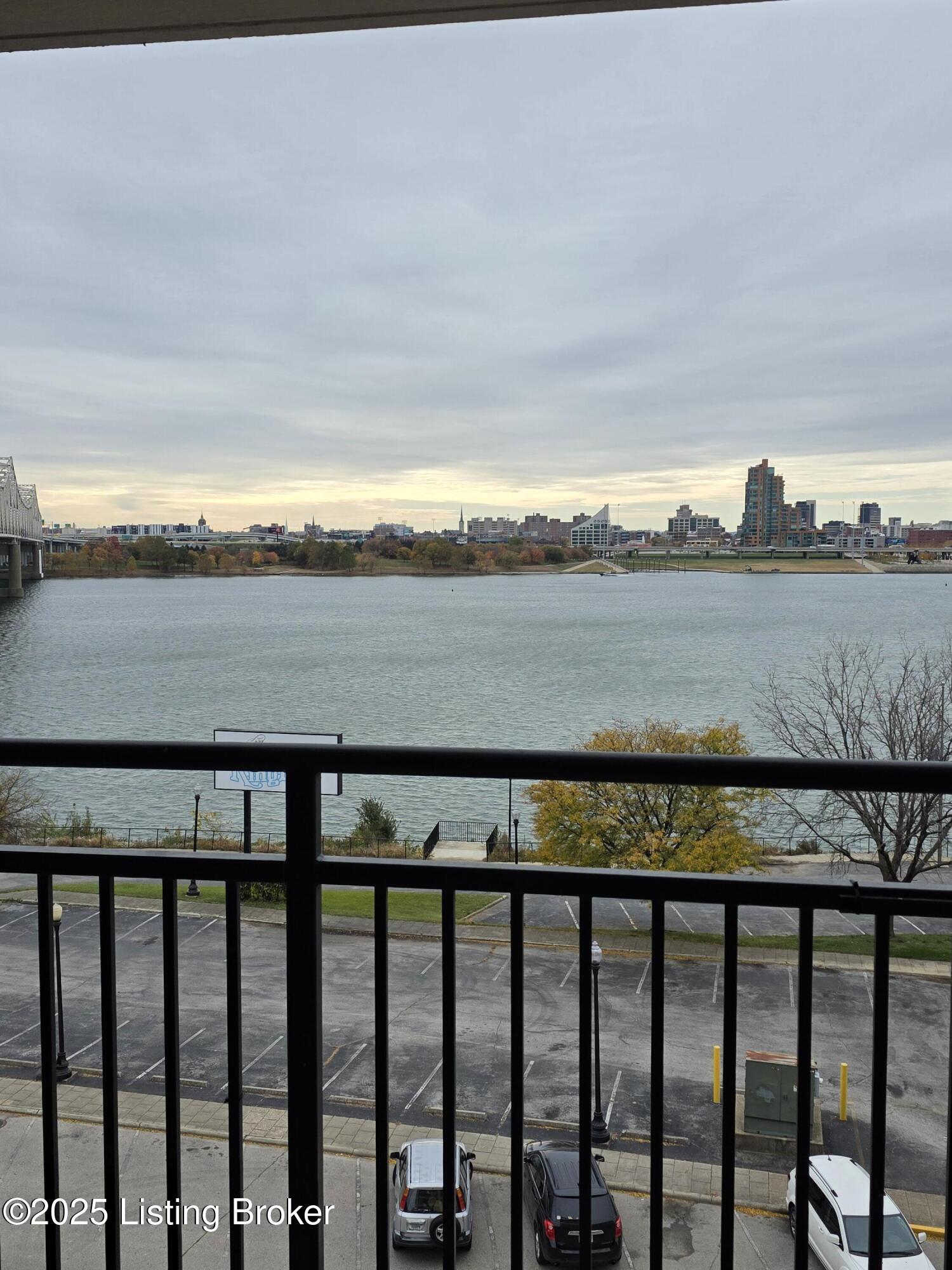 1 Riverpointe APT 521