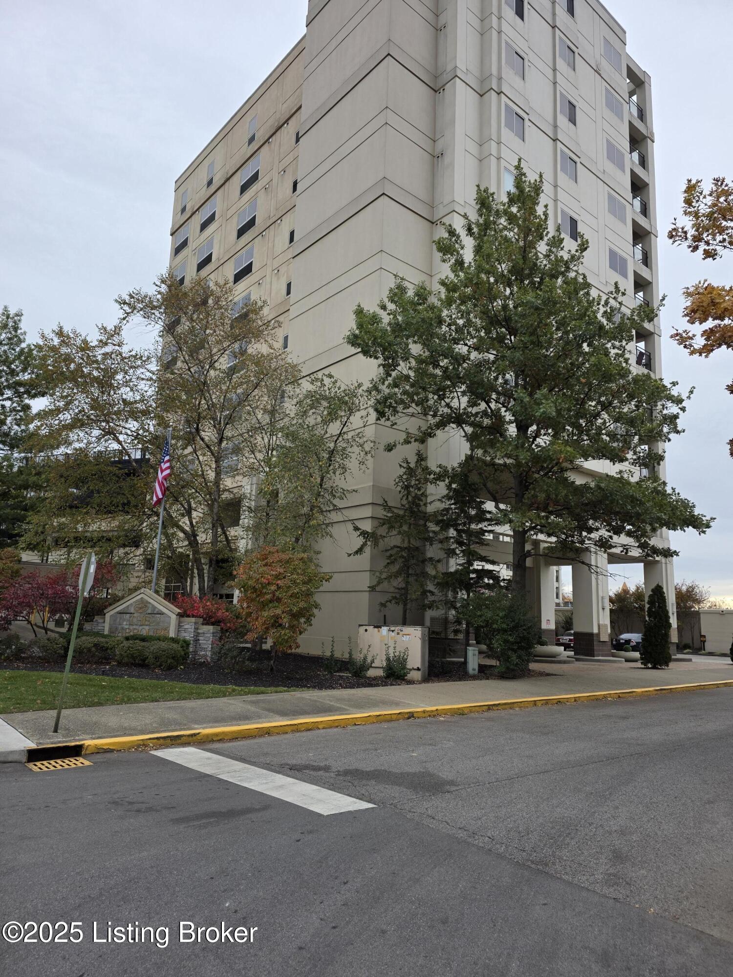 1 Riverpointe APT 521