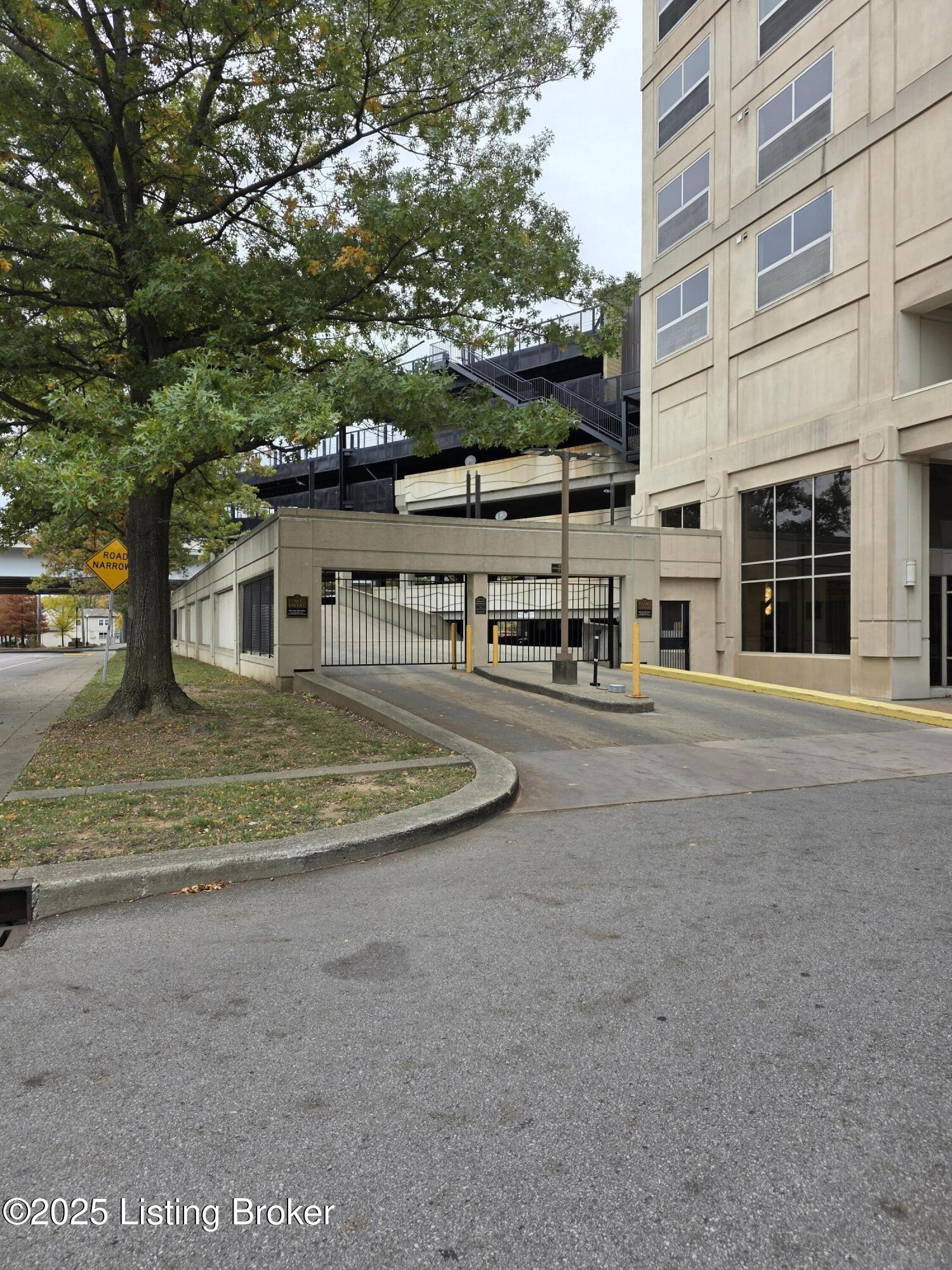 1 Riverpointe APT 521
