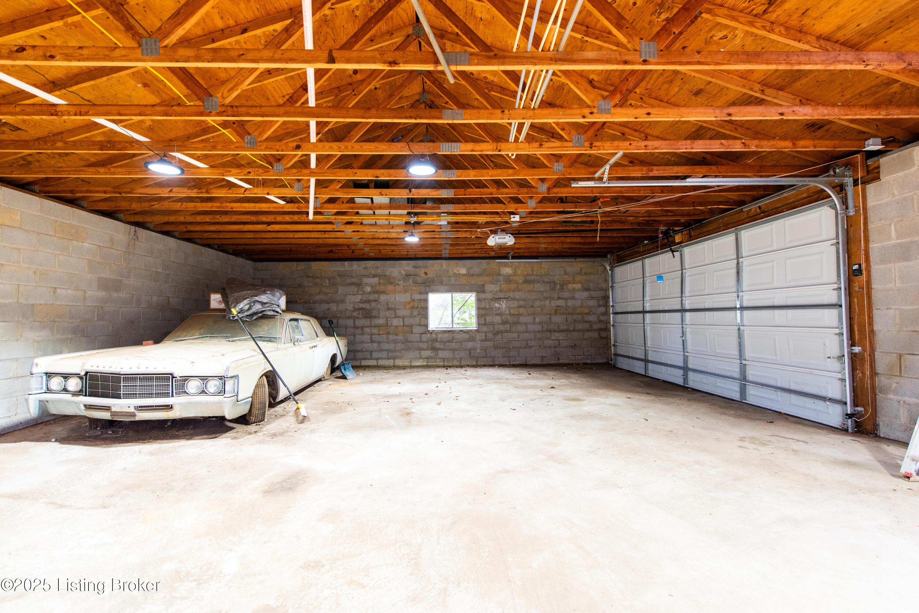 9417 Plumwood Rd