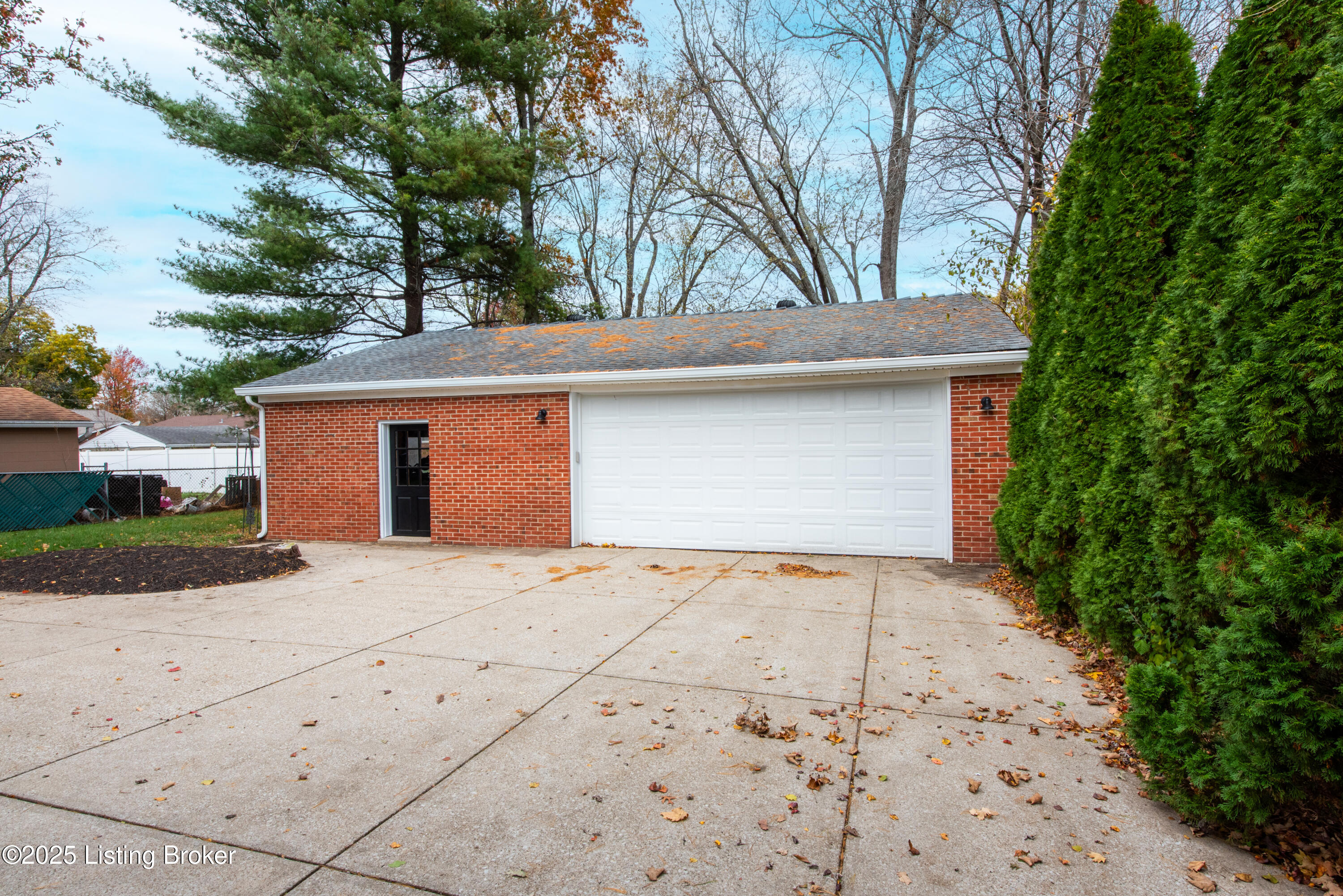 9417 Plumwood Rd