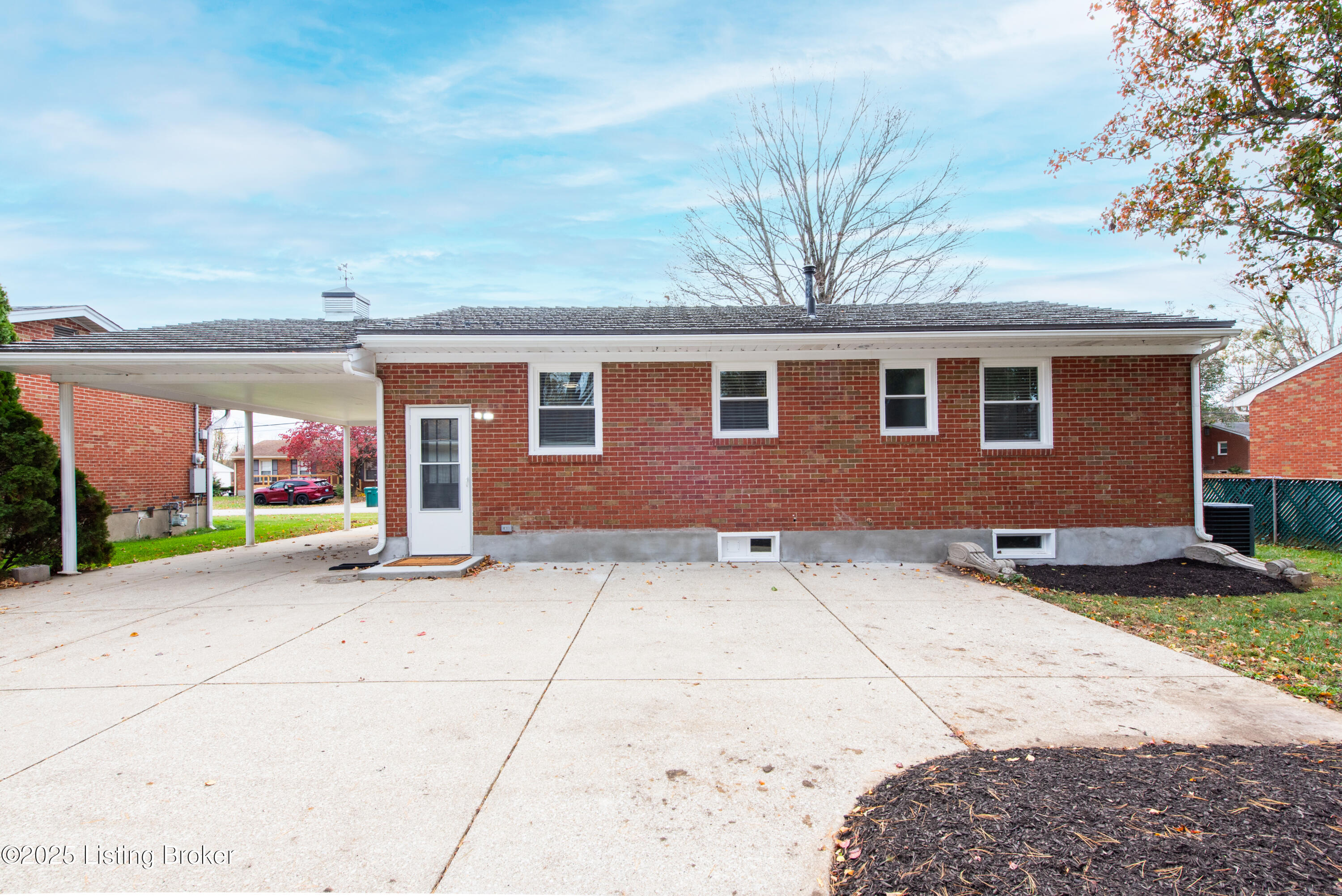 9417 Plumwood Rd