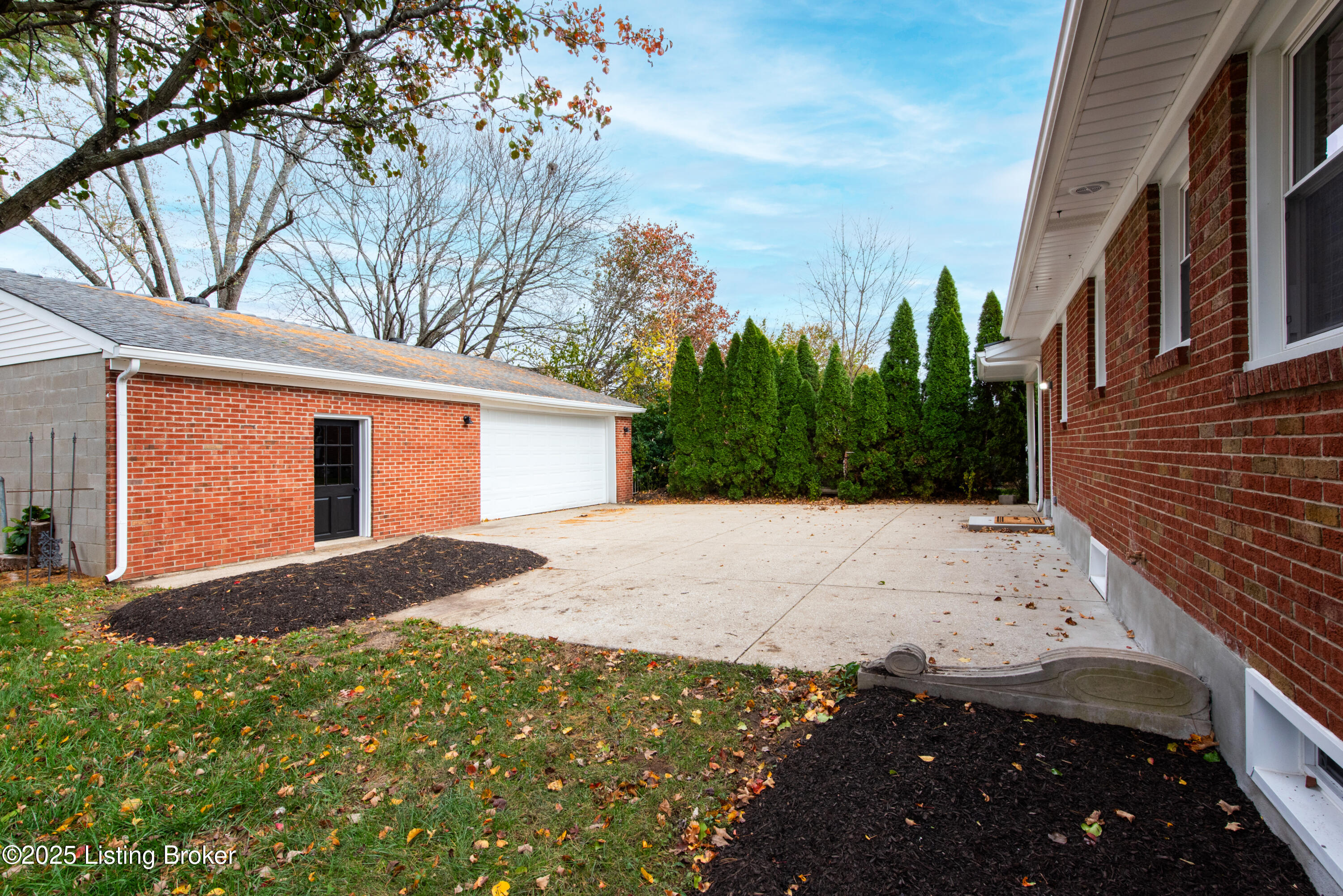 9417 Plumwood Rd