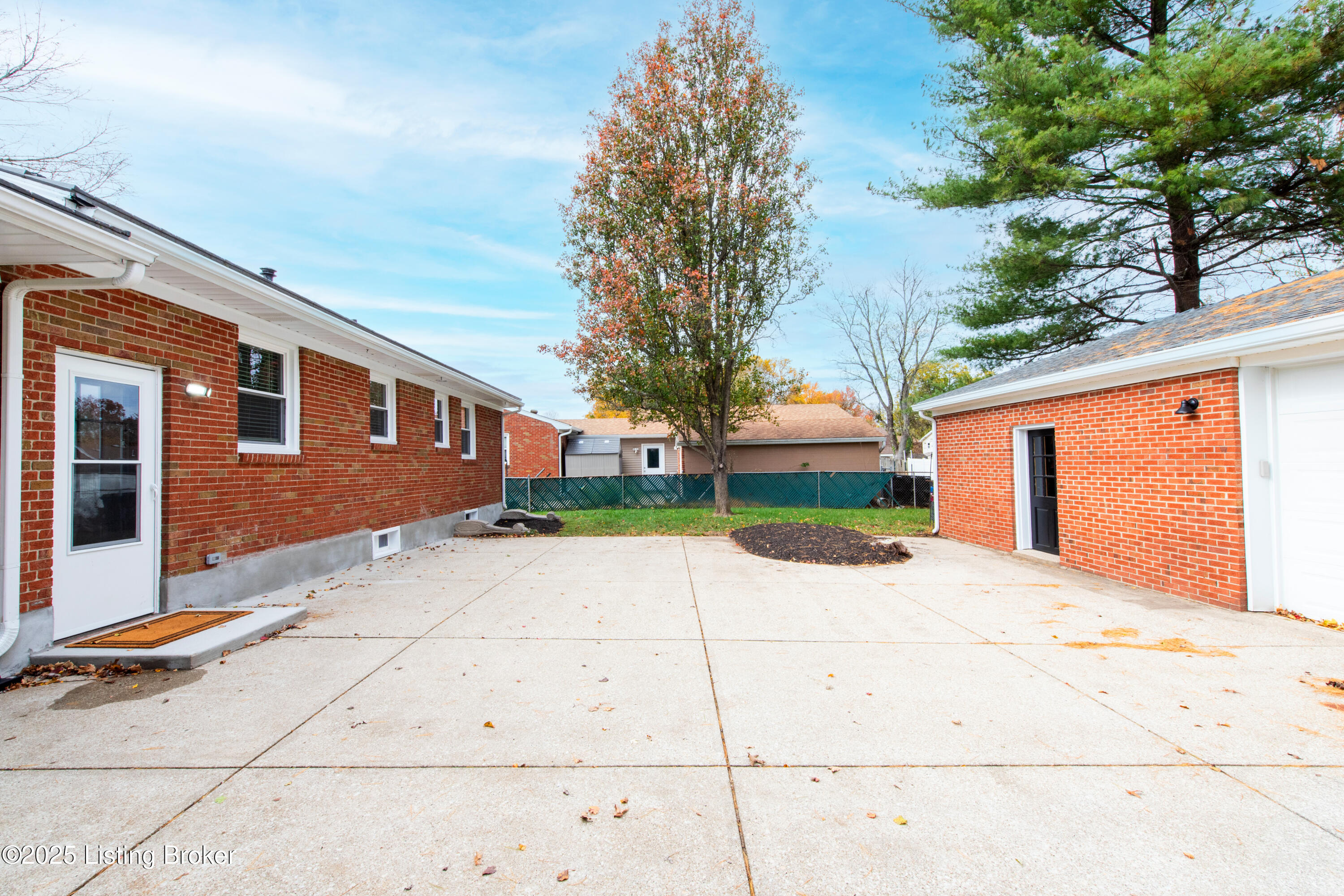 9417 Plumwood Rd