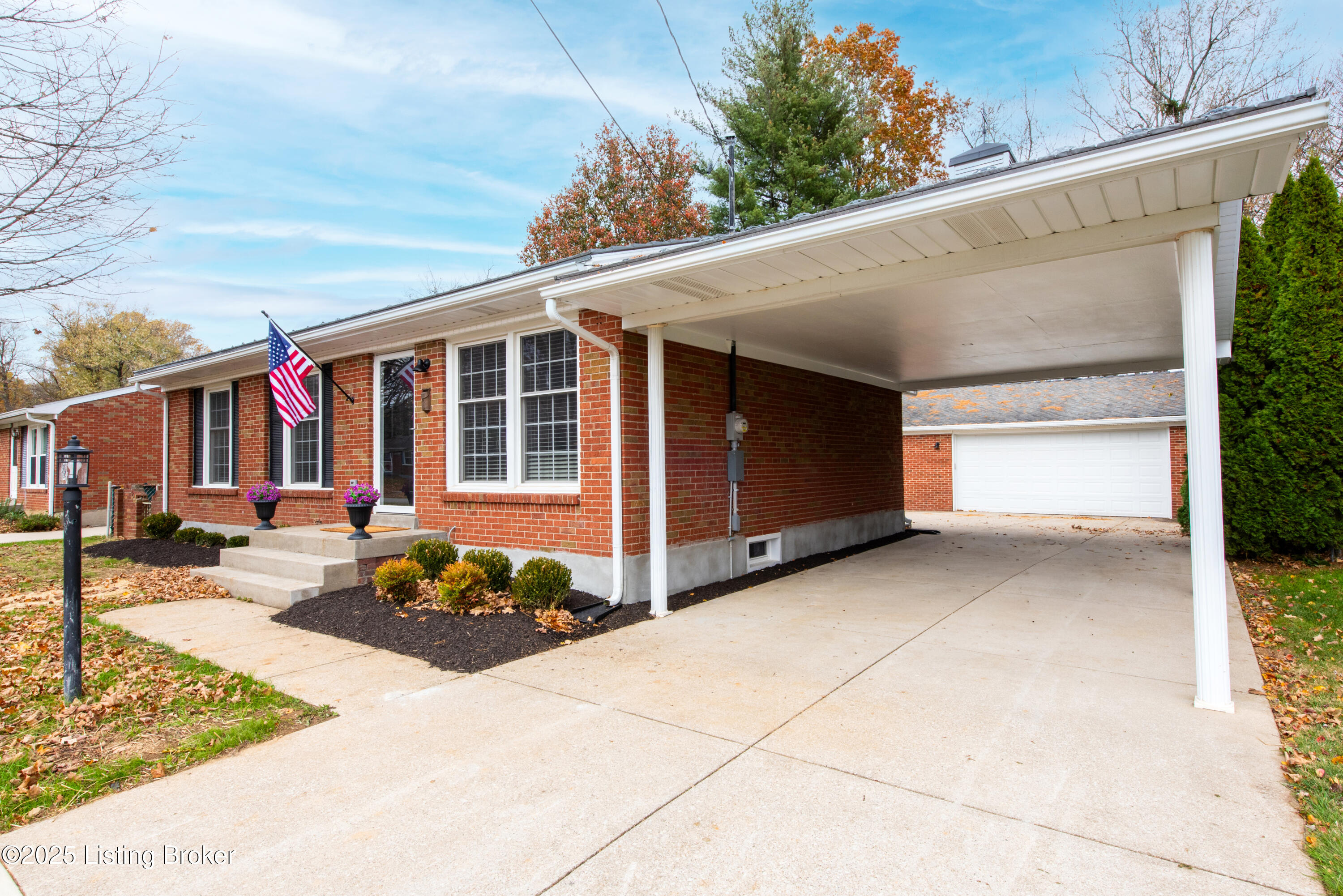 9417 Plumwood Rd