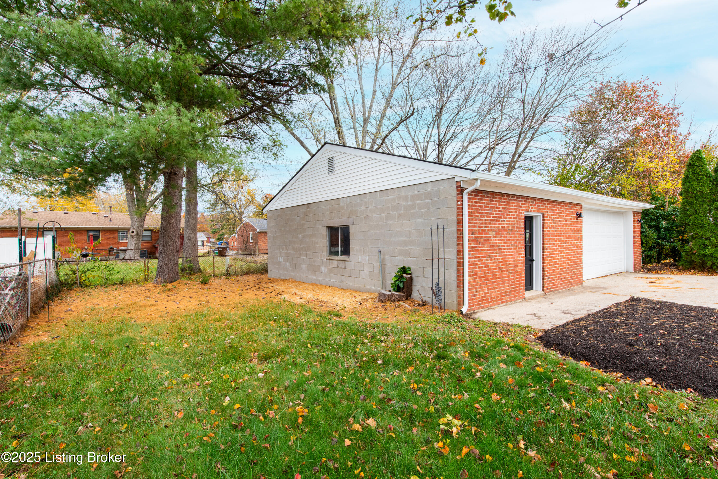 9417 Plumwood Rd