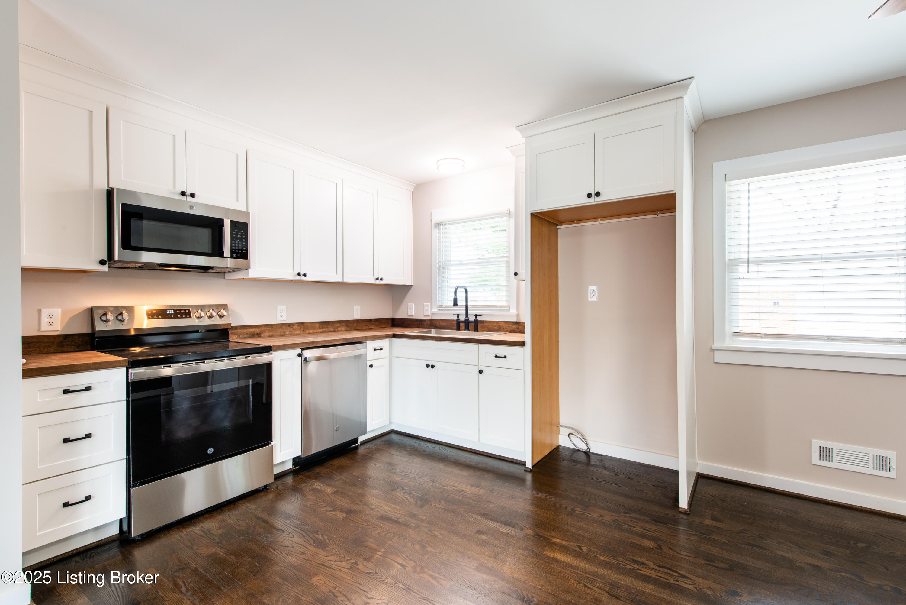 9417 Plumwood Rd