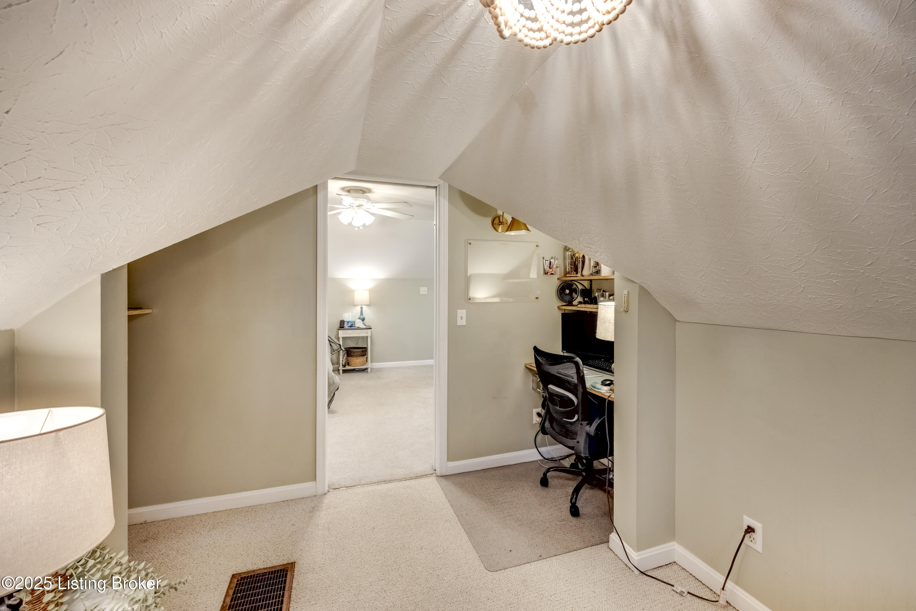 1033 Greenleaf Rd