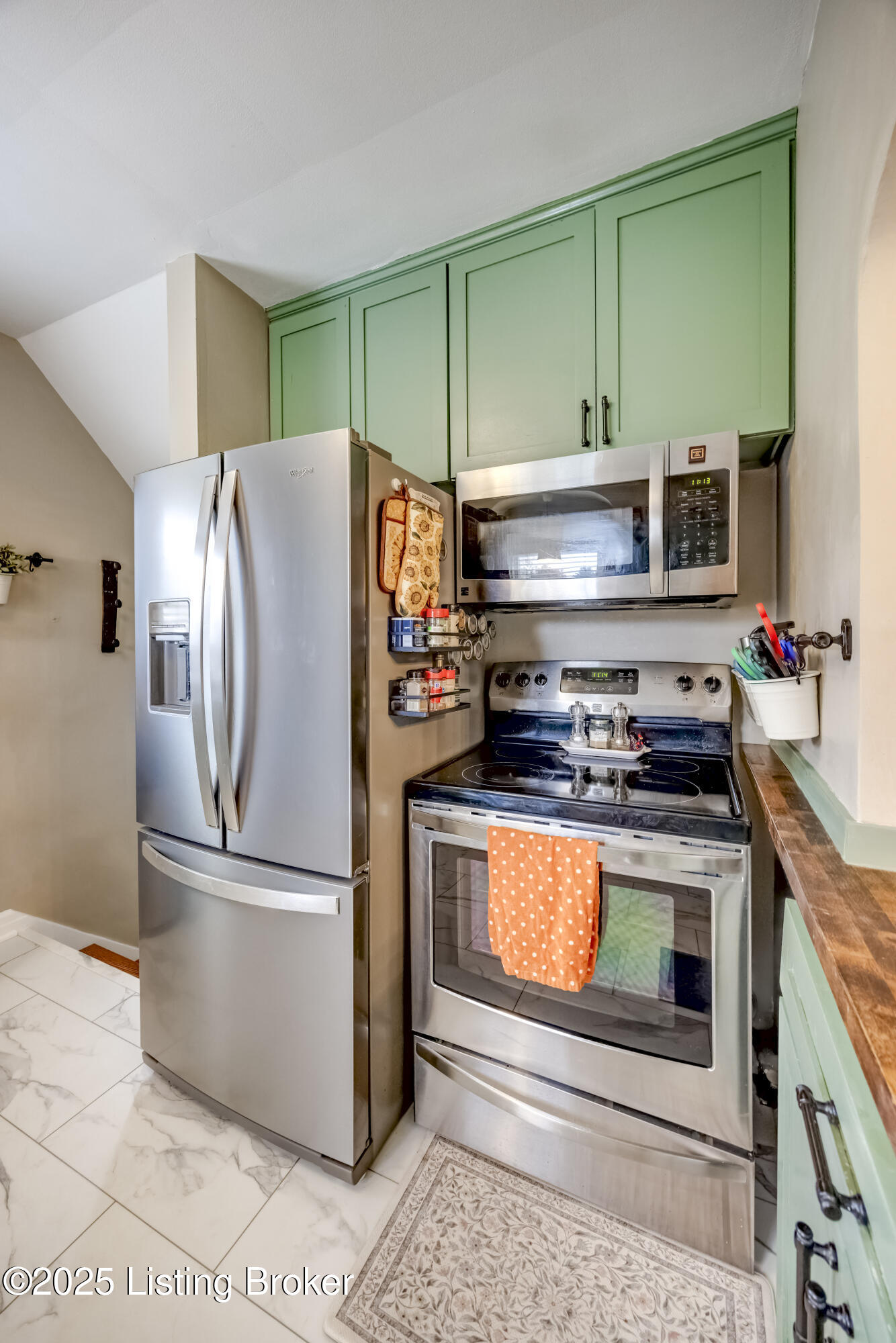 1033 Greenleaf Rd