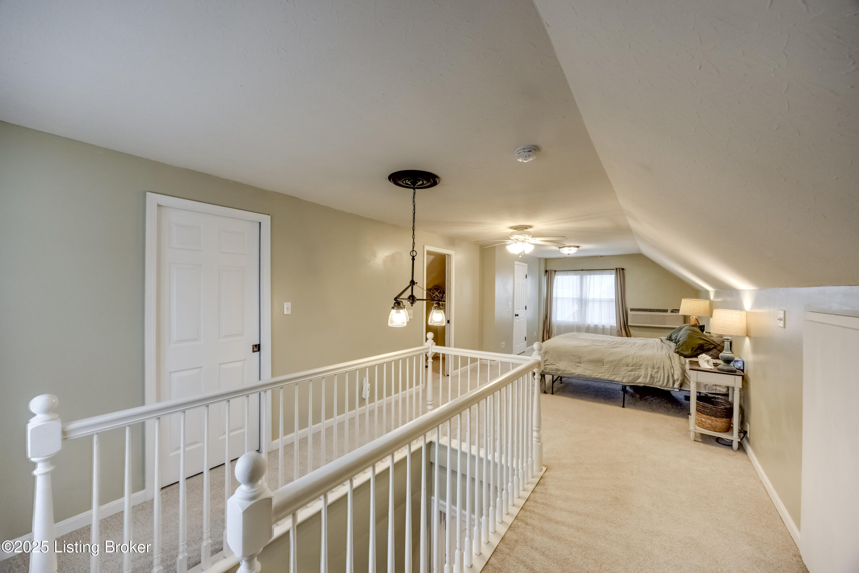 1033 Greenleaf Rd