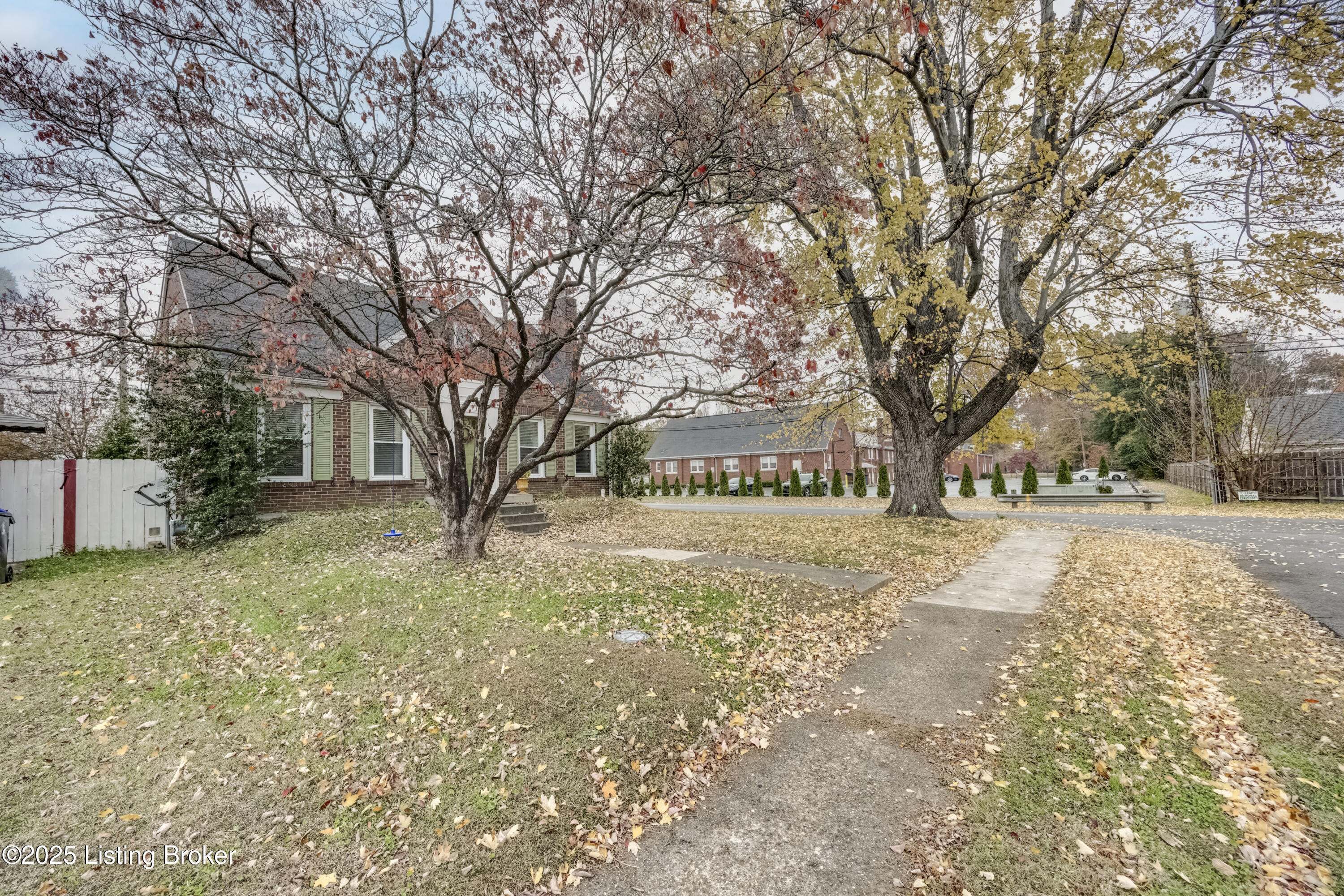 1033 Greenleaf Rd