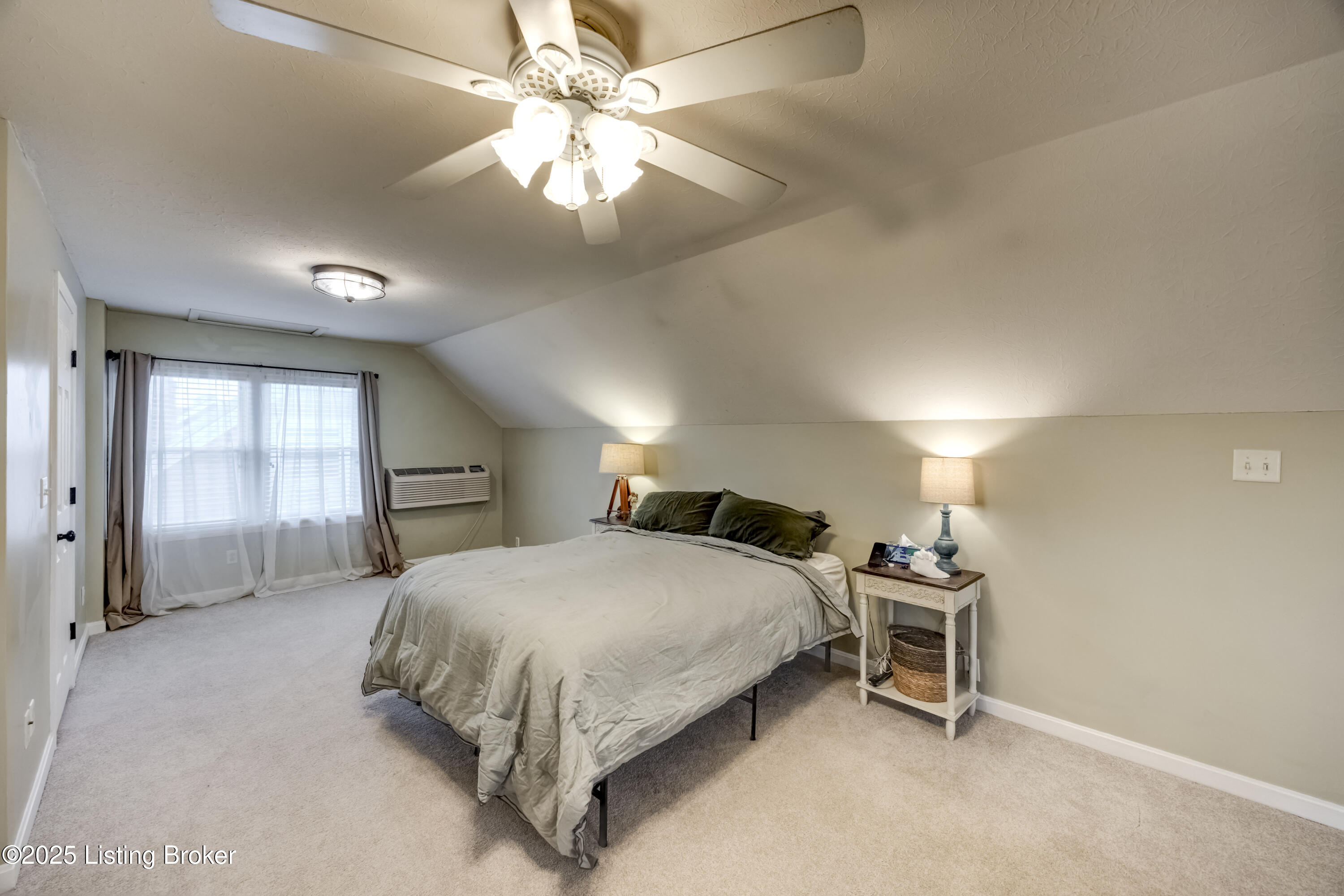 1033 Greenleaf Rd