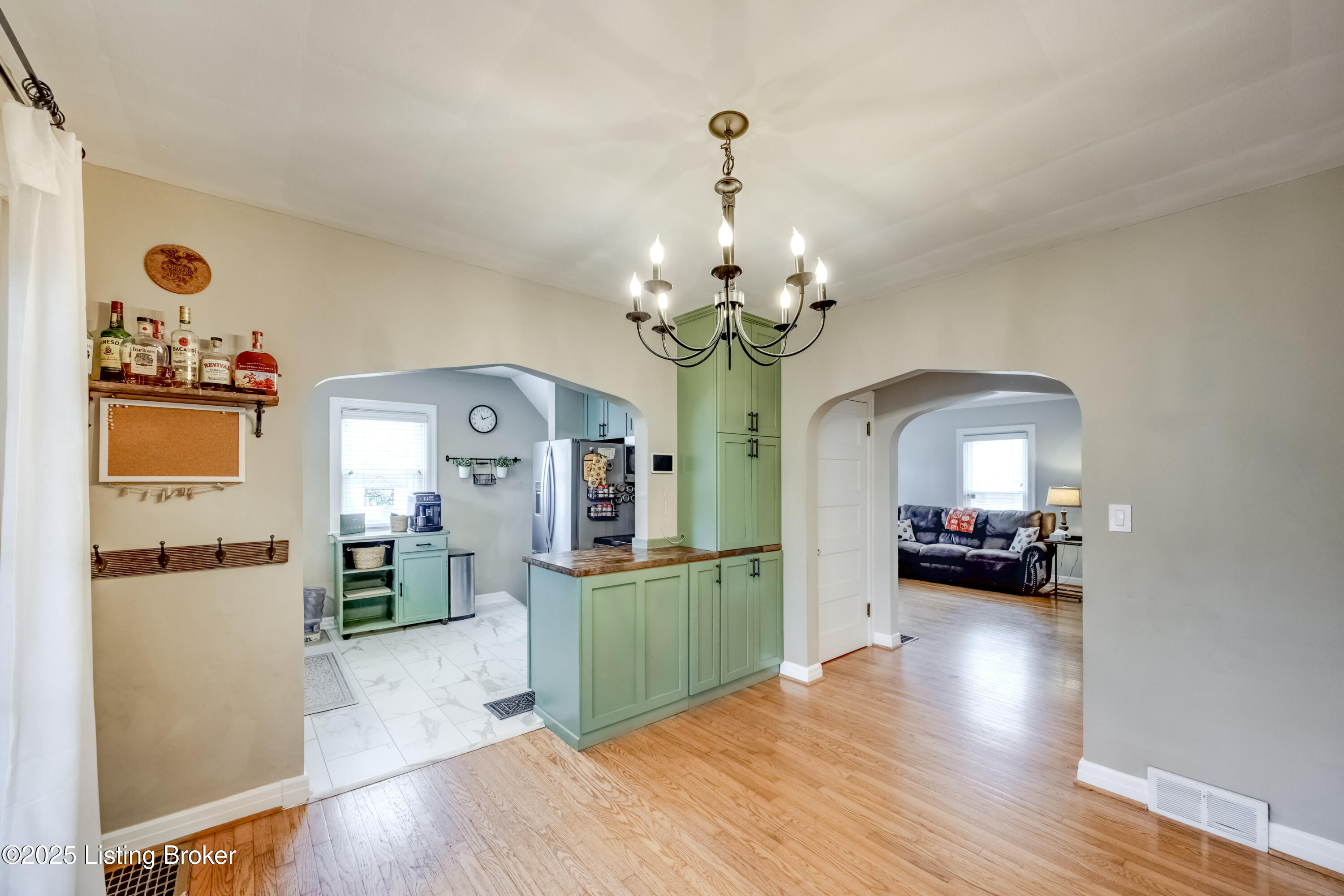 1033 Greenleaf Rd