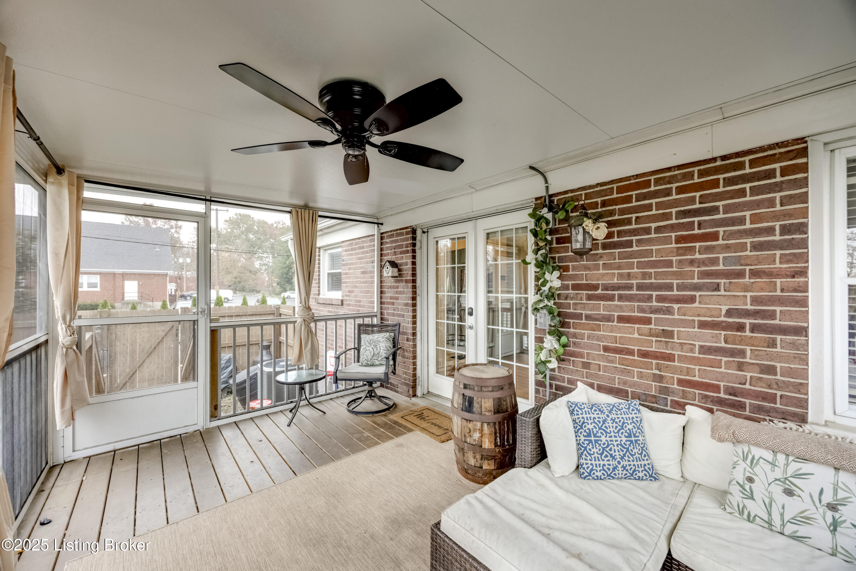 1033 Greenleaf Rd