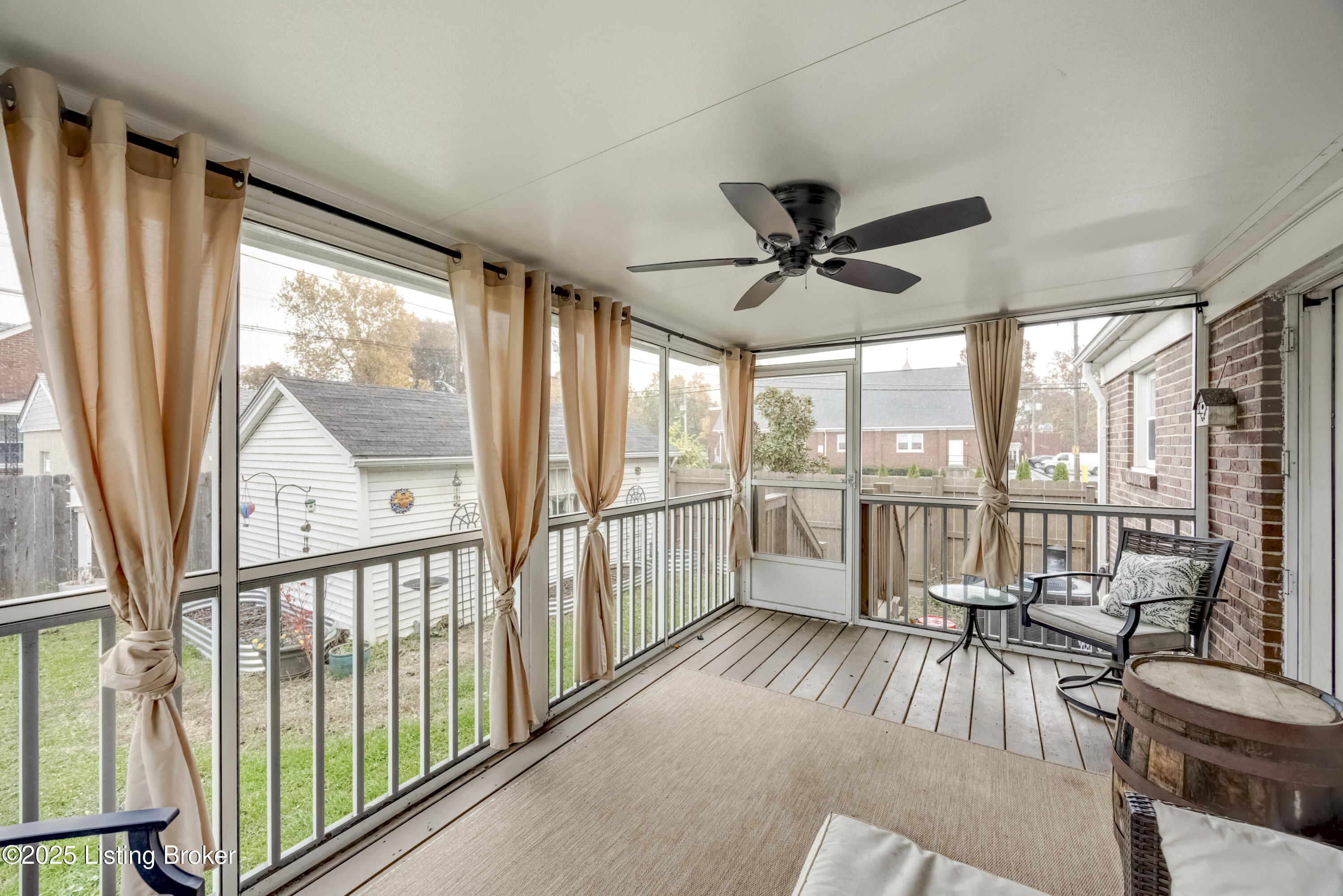 1033 Greenleaf Rd