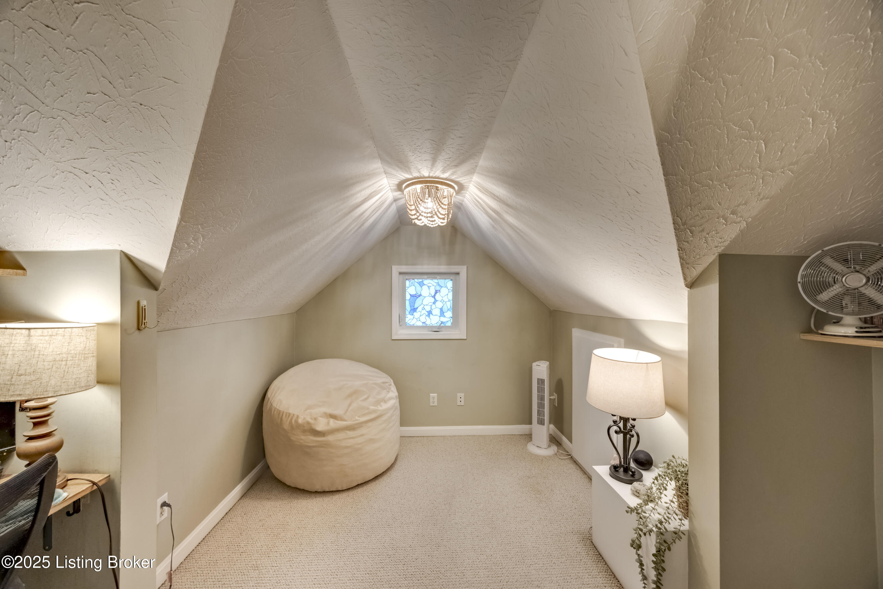 1033 Greenleaf Rd