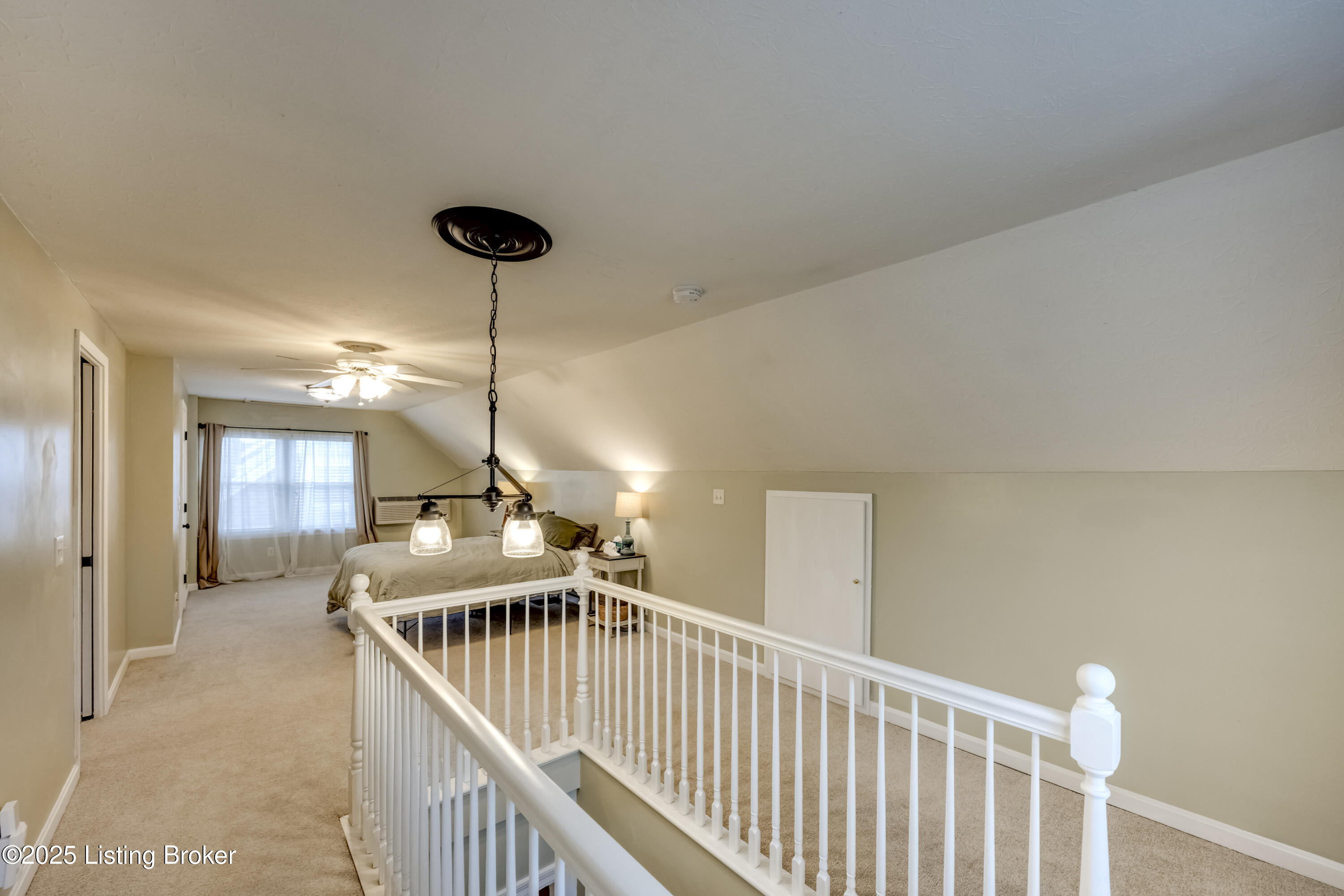 1033 Greenleaf Rd