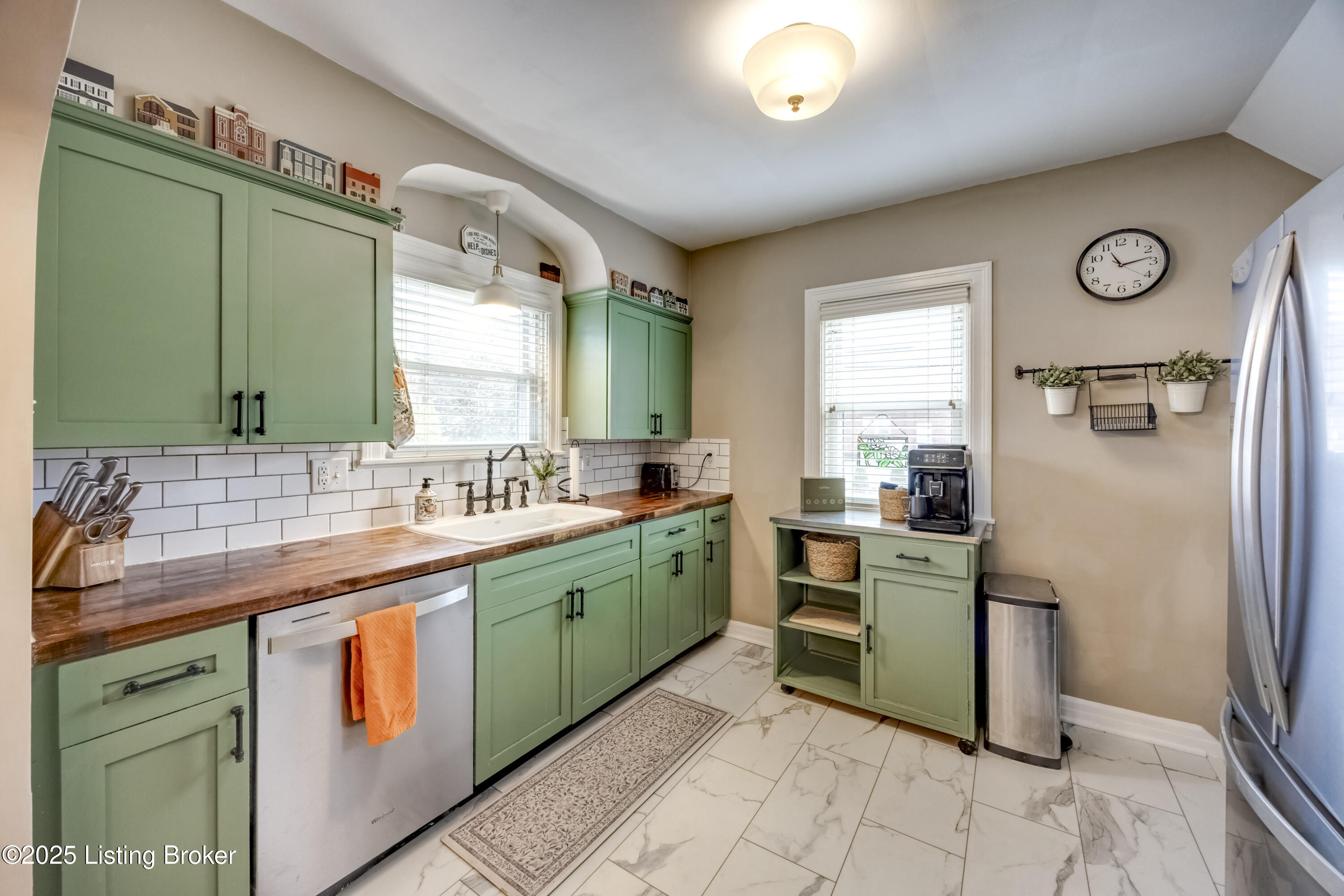 1033 Greenleaf Rd