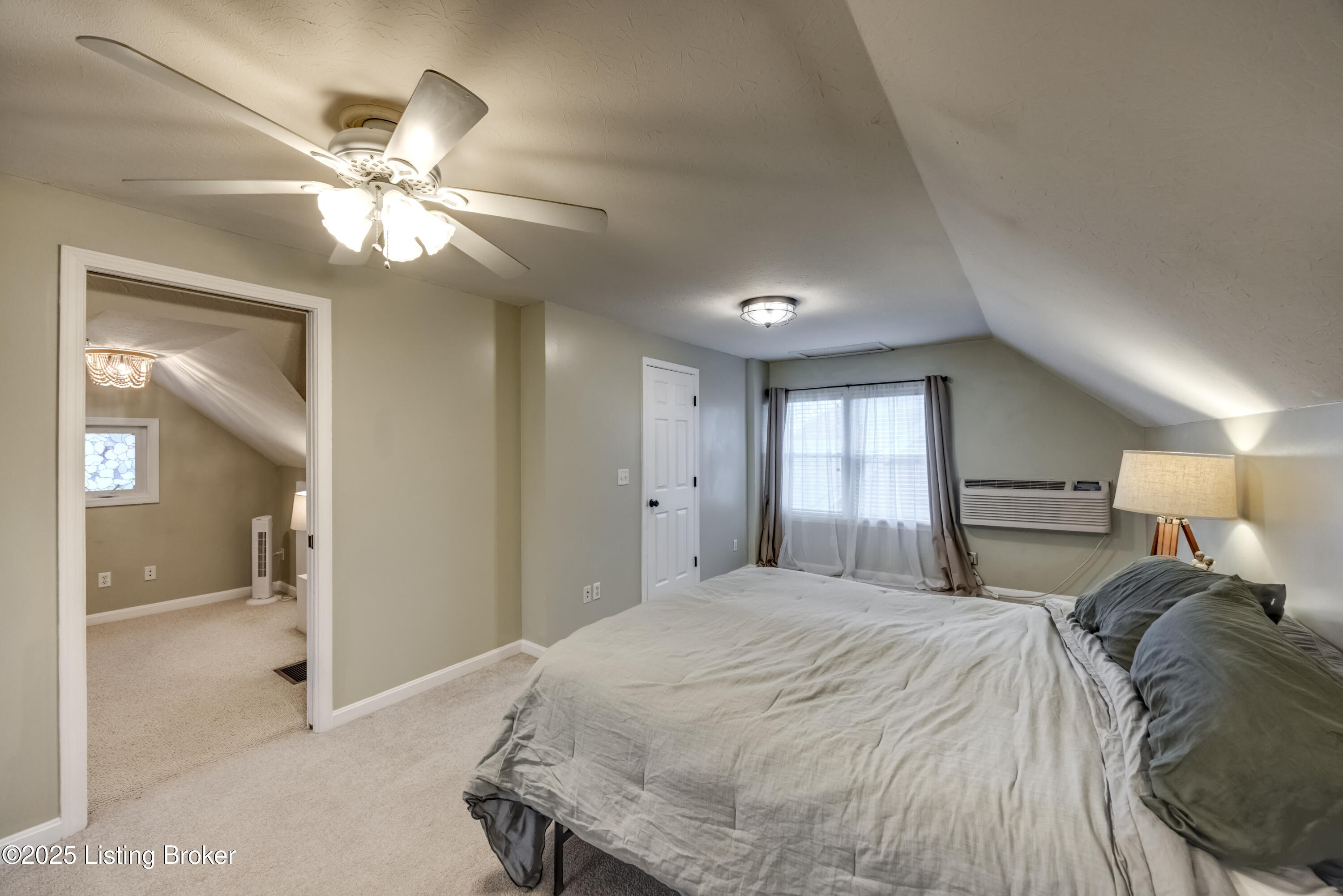 1033 Greenleaf Rd