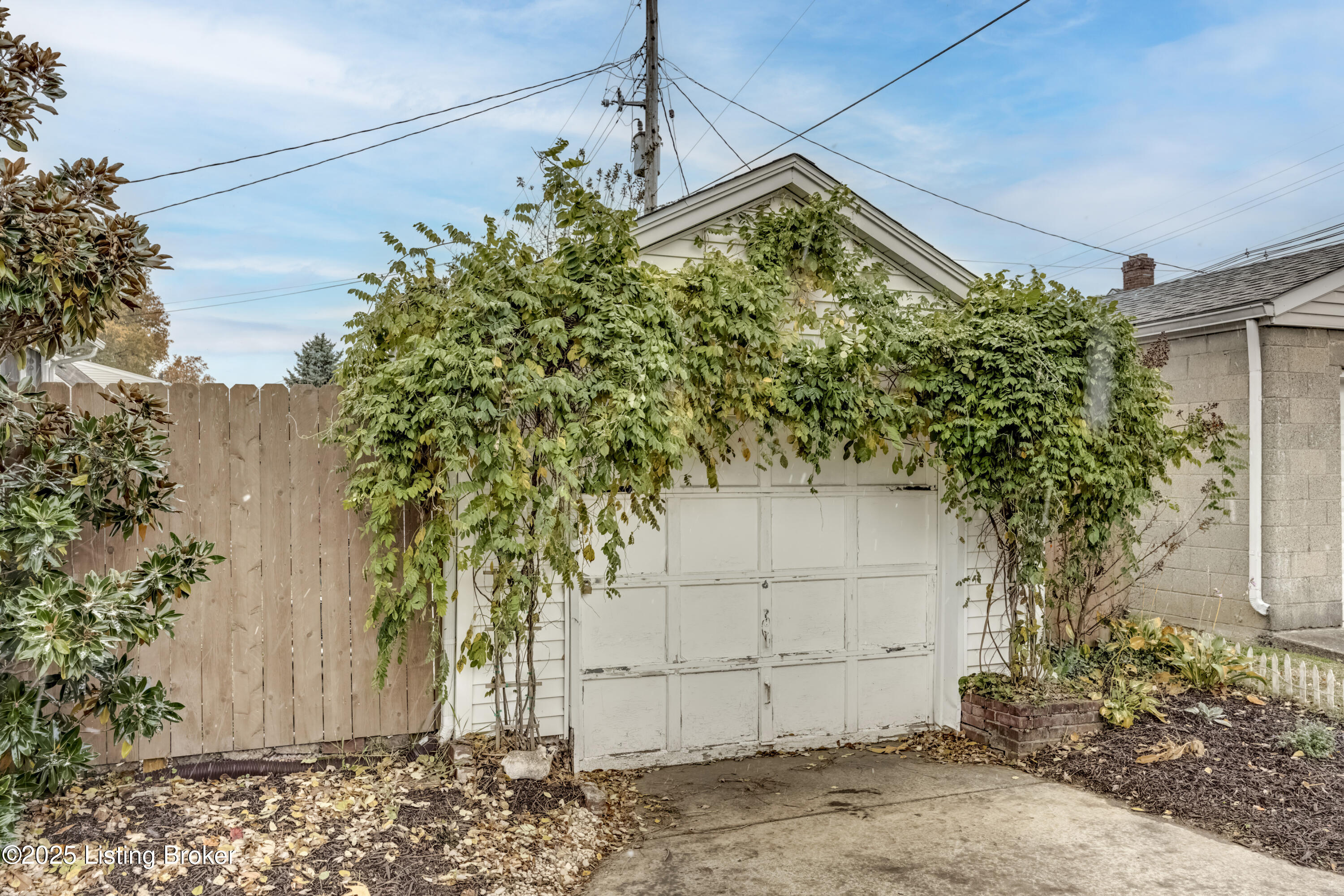 1033 Greenleaf Rd