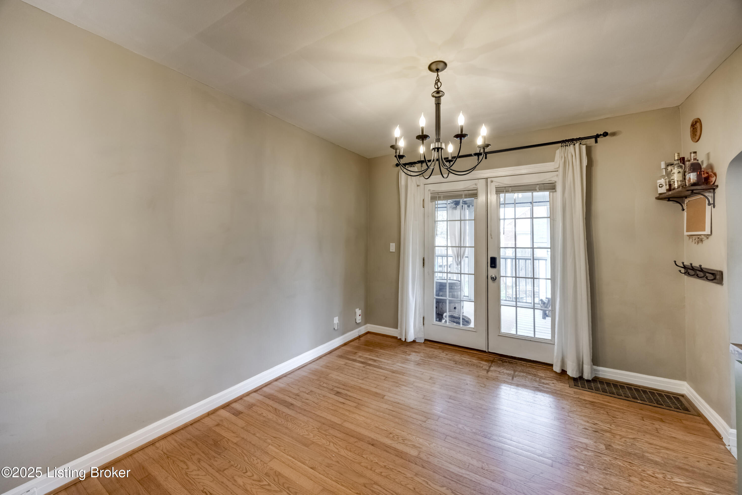 1033 Greenleaf Rd