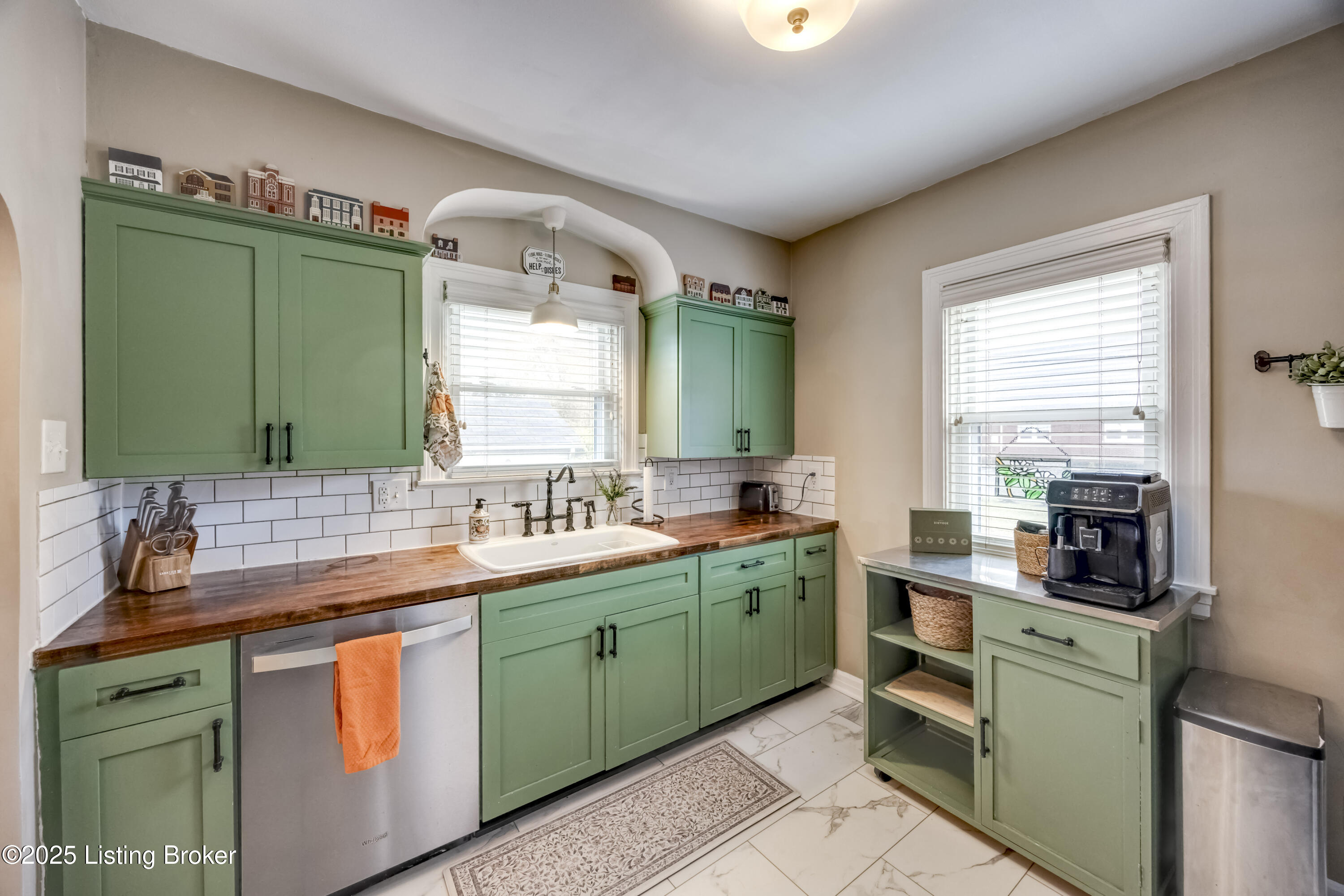 1033 Greenleaf Rd