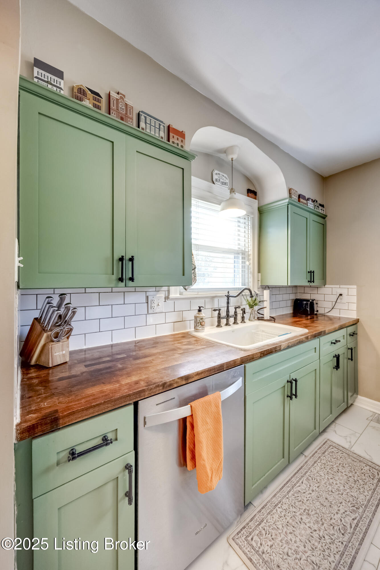 1033 Greenleaf Rd