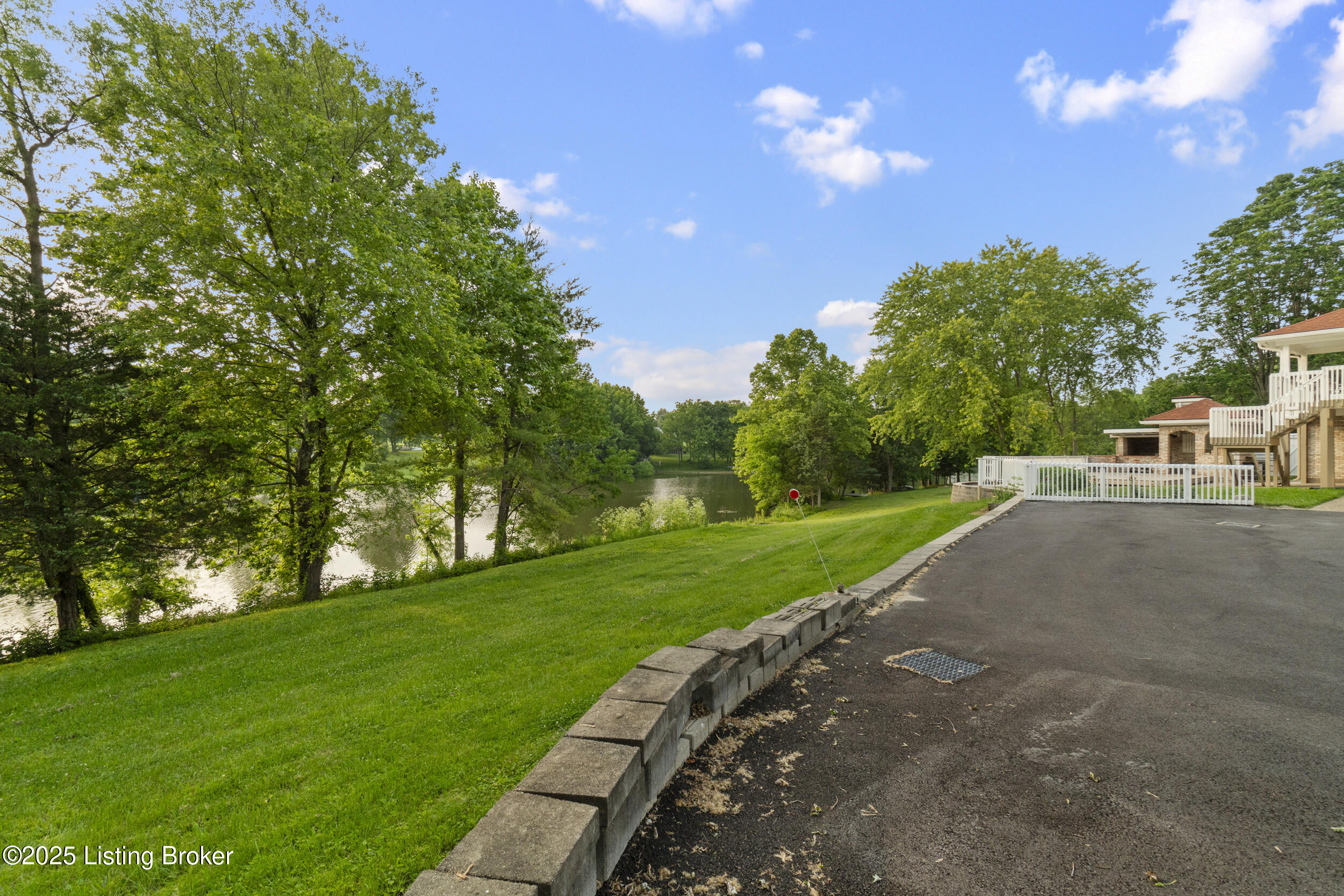 3205 Lake Pointe Ct