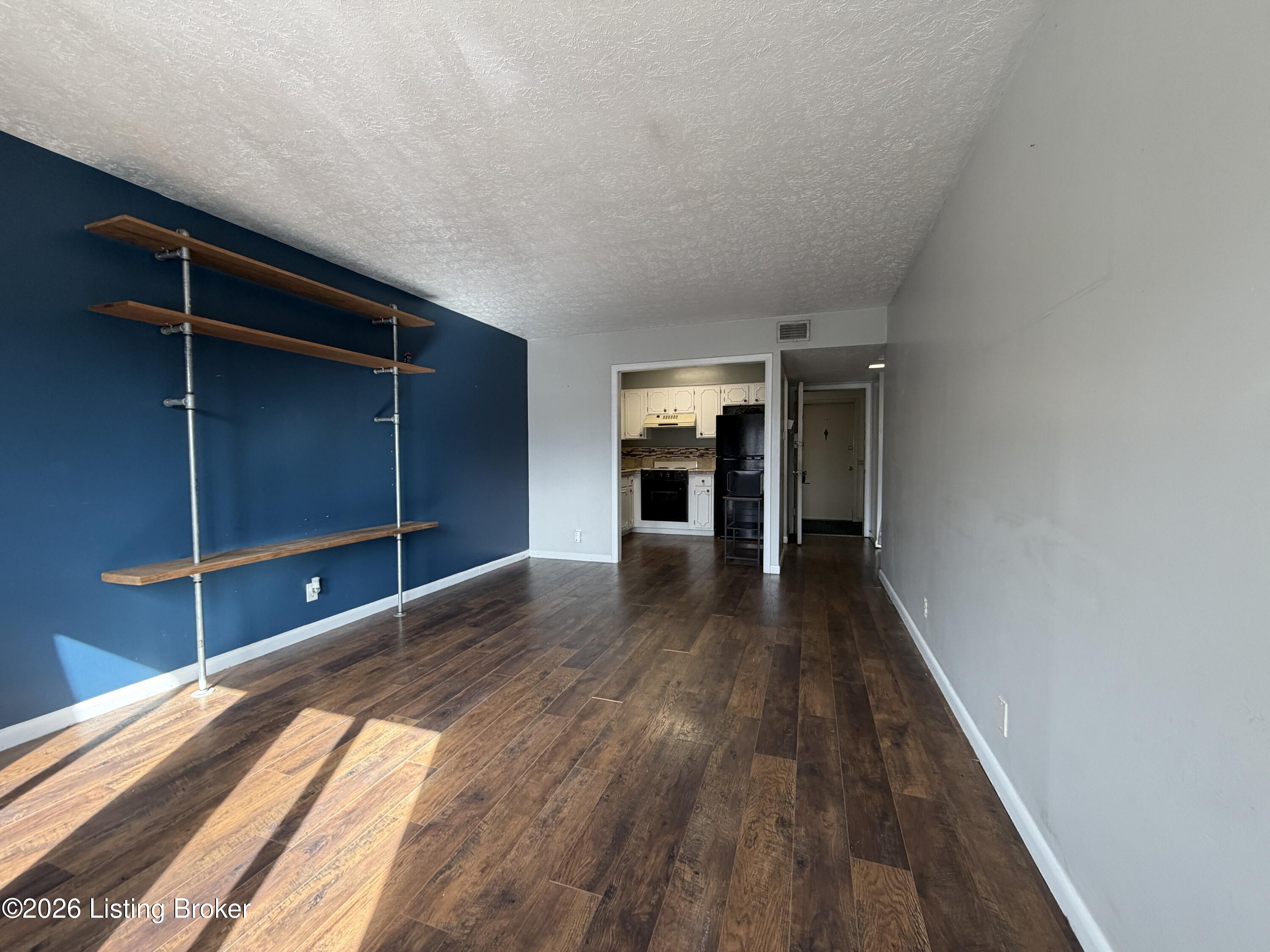 1935 Gardiner Ln APT B27