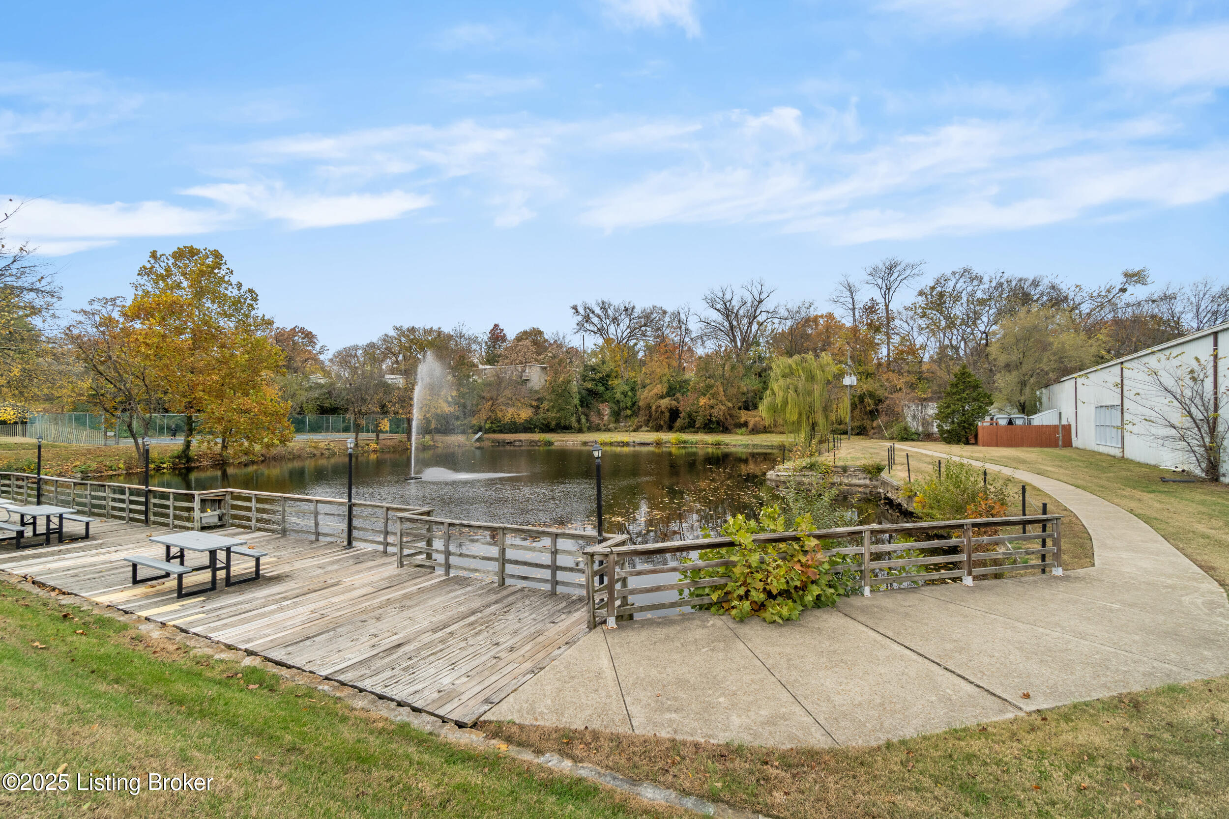 1935 Gardiner Ln APT B27