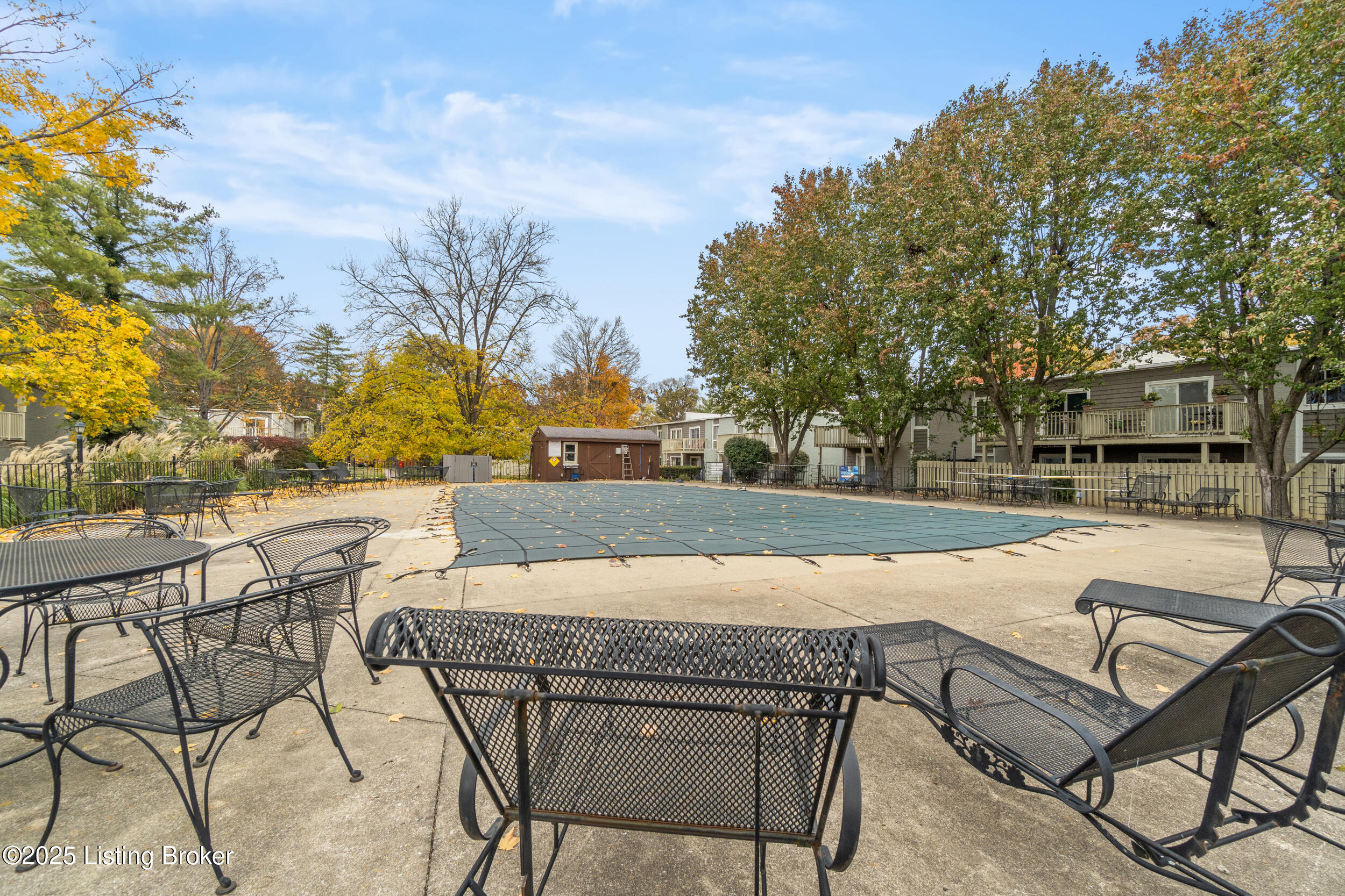 1935 Gardiner Ln APT B27