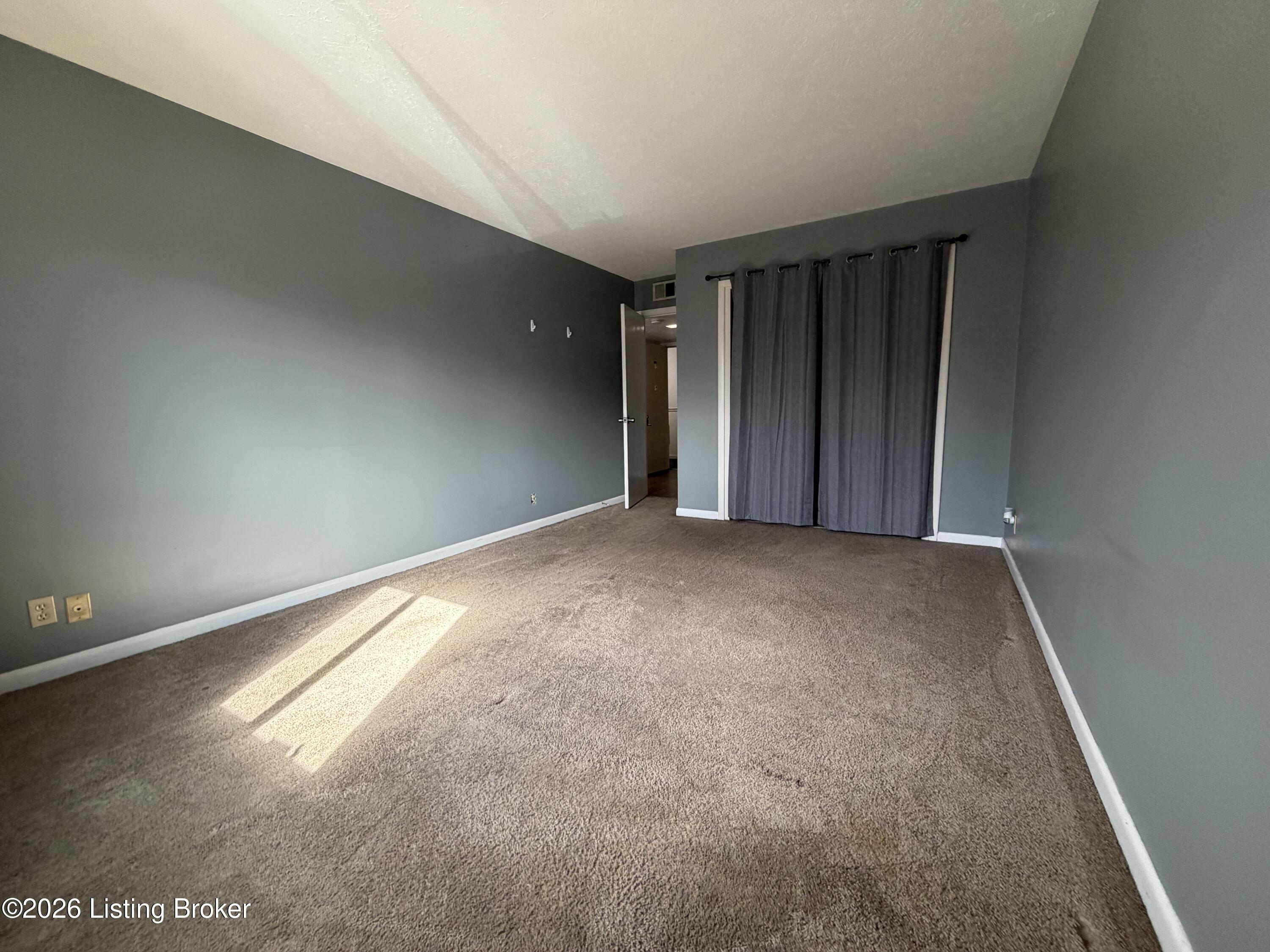 1935 Gardiner Ln APT B27