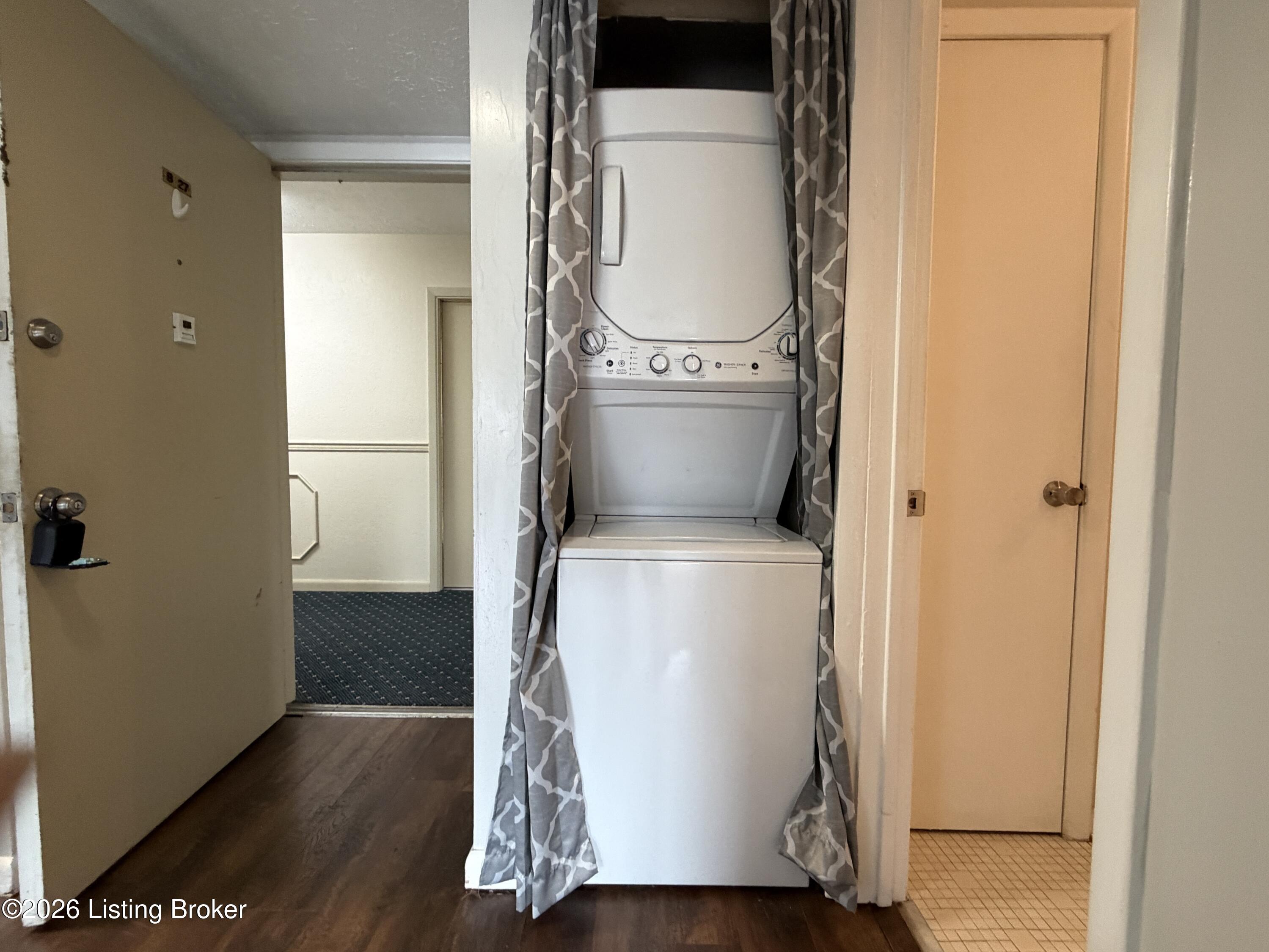 1935 Gardiner Ln APT B27