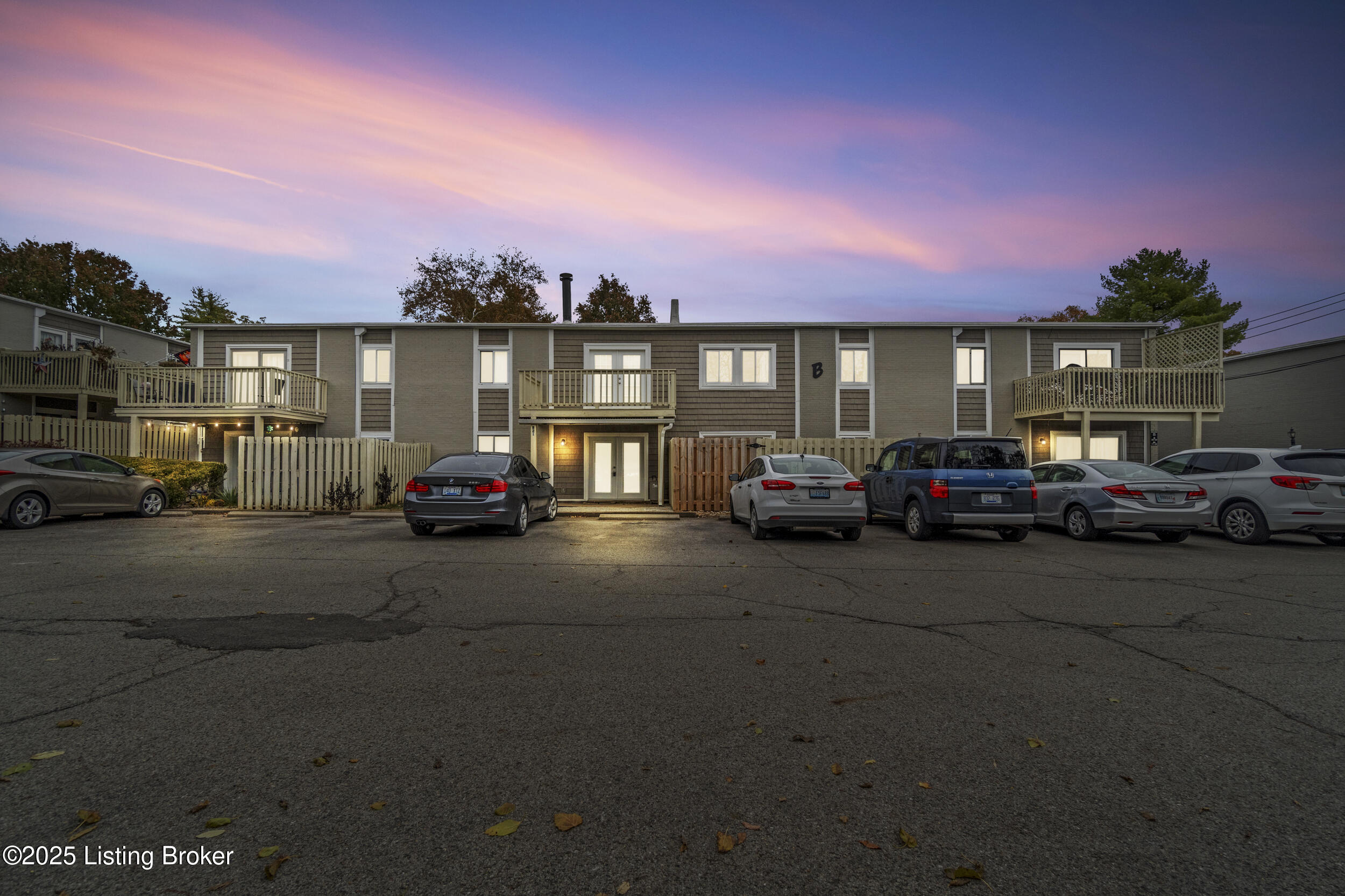 1935 Gardiner Ln APT B27