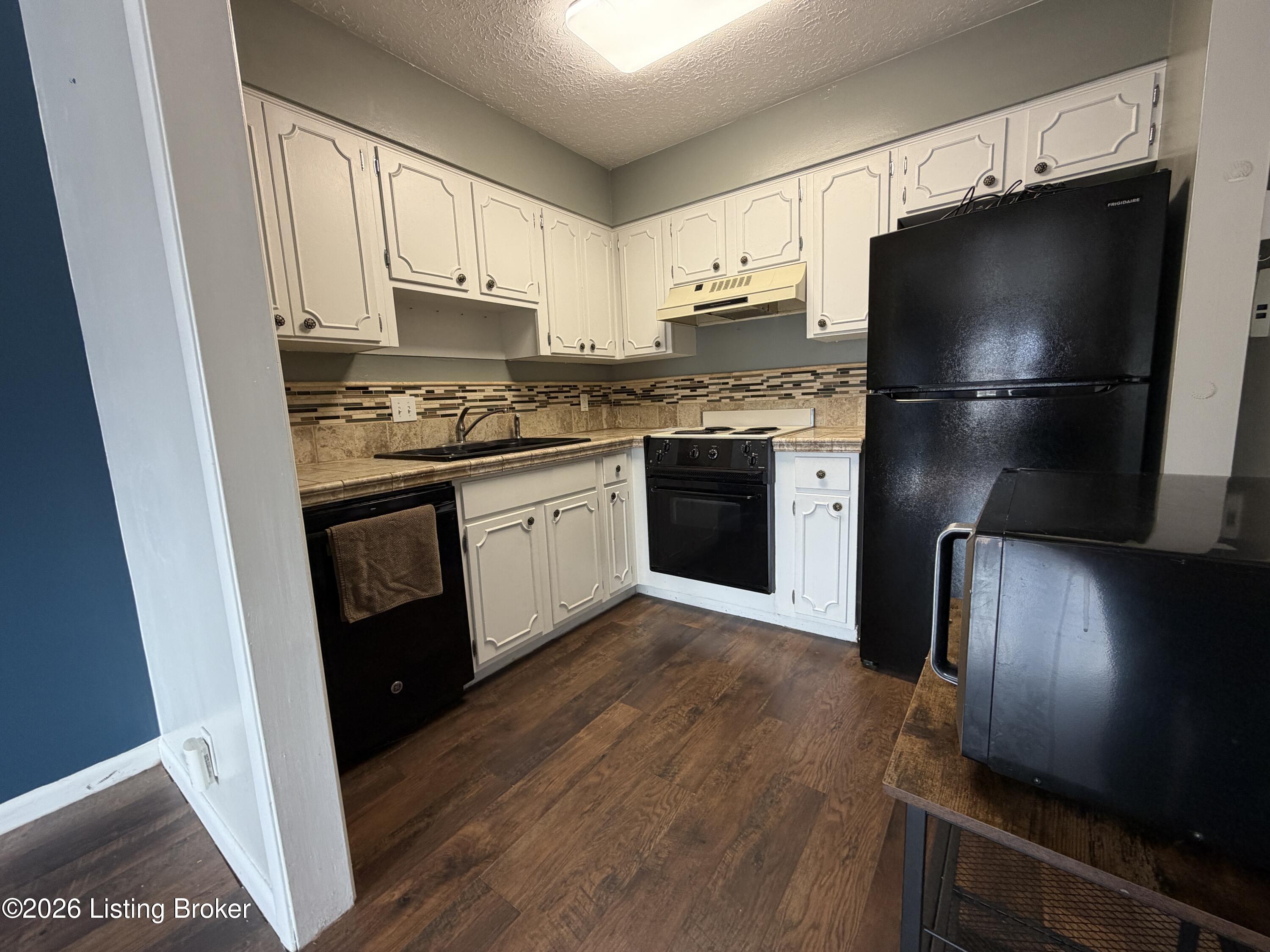 1935 Gardiner Ln APT B27