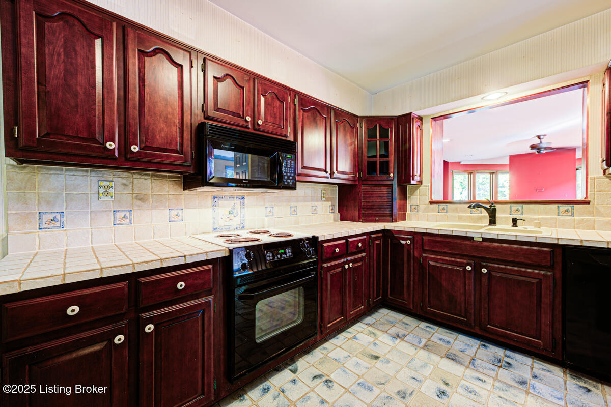 9020 Woodlily Trail